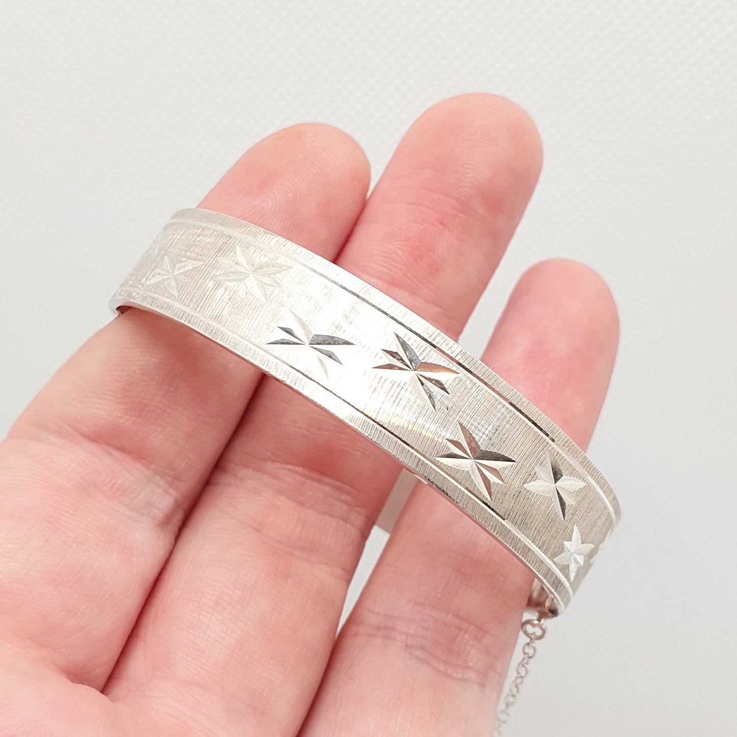 Vintage Sterling Silver Bangle Bracelet Thick Heavy Star Engraved 1979 Hallmarked Chunky Solid 925 Ladies Womens Jewelry Retro Jewellery