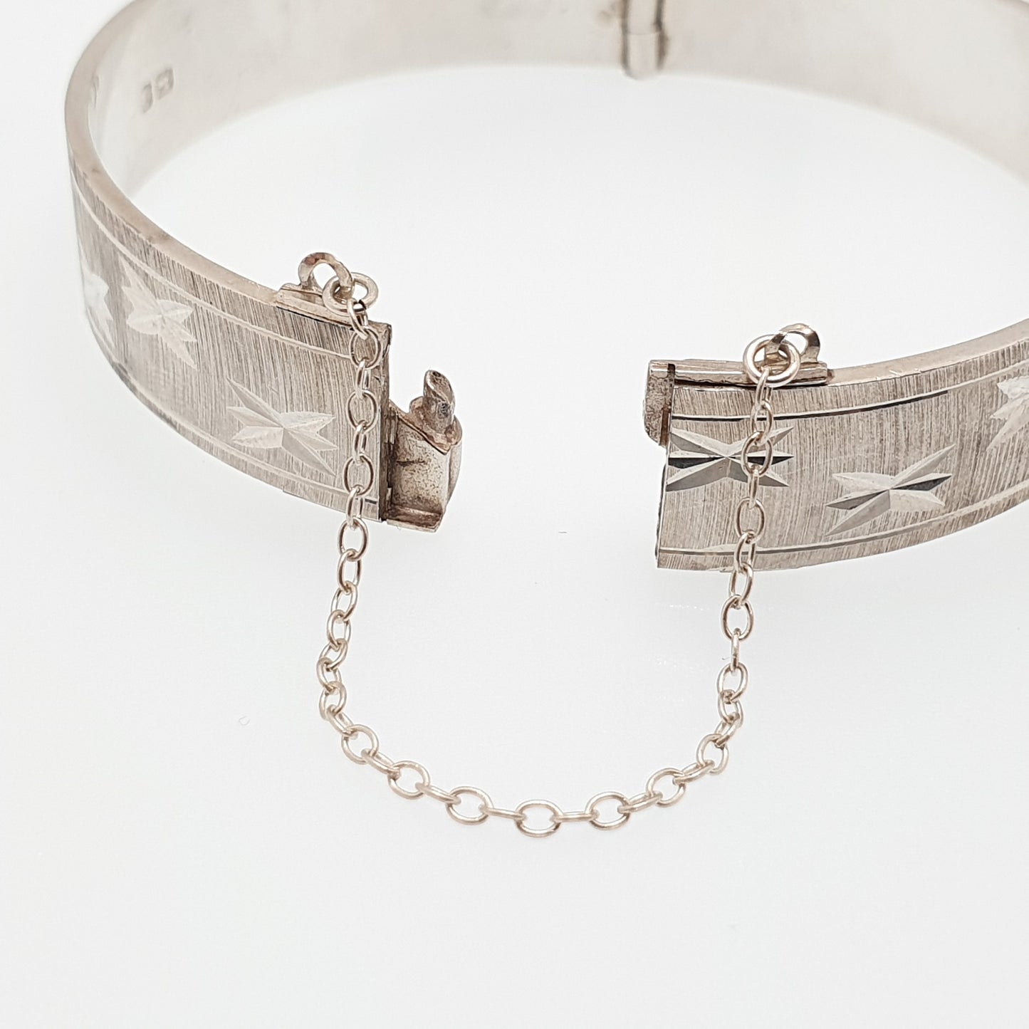 Vintage Sterling Silver Bangle Bracelet Thick Heavy Star Engraved 1979 Hallmarked Chunky Solid 925 Ladies Womens Jewelry Retro Jewellery