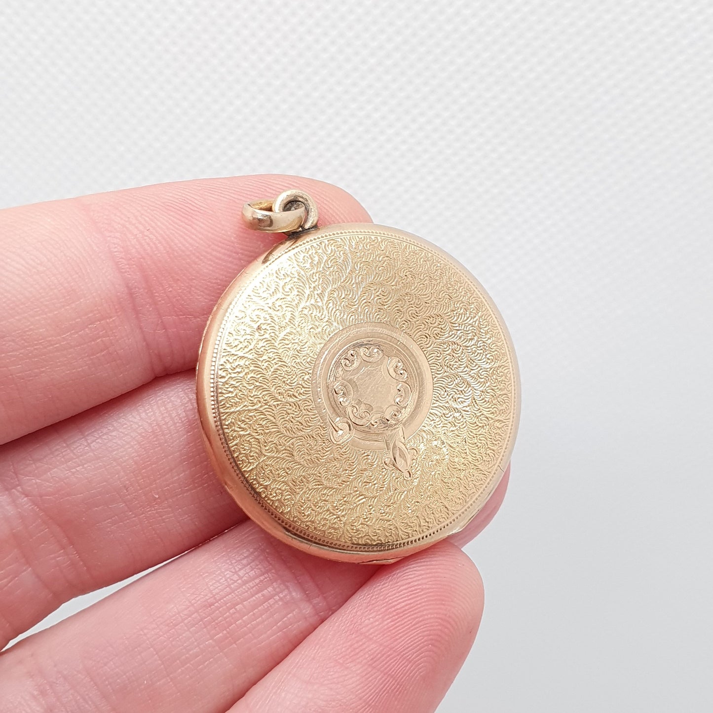 Antique Gold Shell ELGIN Locket Necklace Pendant Cased Thick Rolled Gold Filled Round Circle Vintage 1900s Womens Ladies Jewellery Jewelry