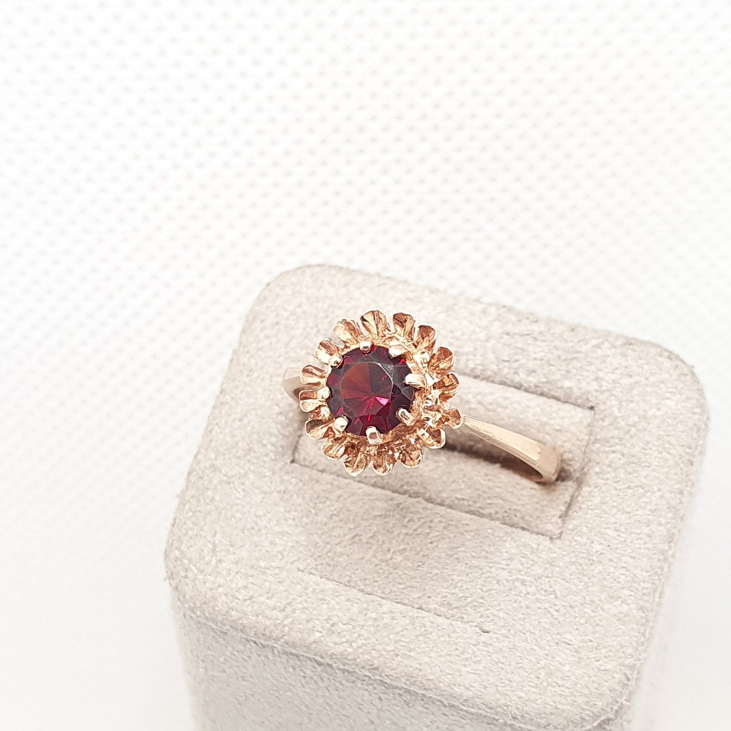 Vintage 9ct Gold Garnet Ring Solid 9k 375 Flower Style 1971 Hallmarked Crimson Red Pyrope Gemstone Womens Retro Jewelry Jewellery