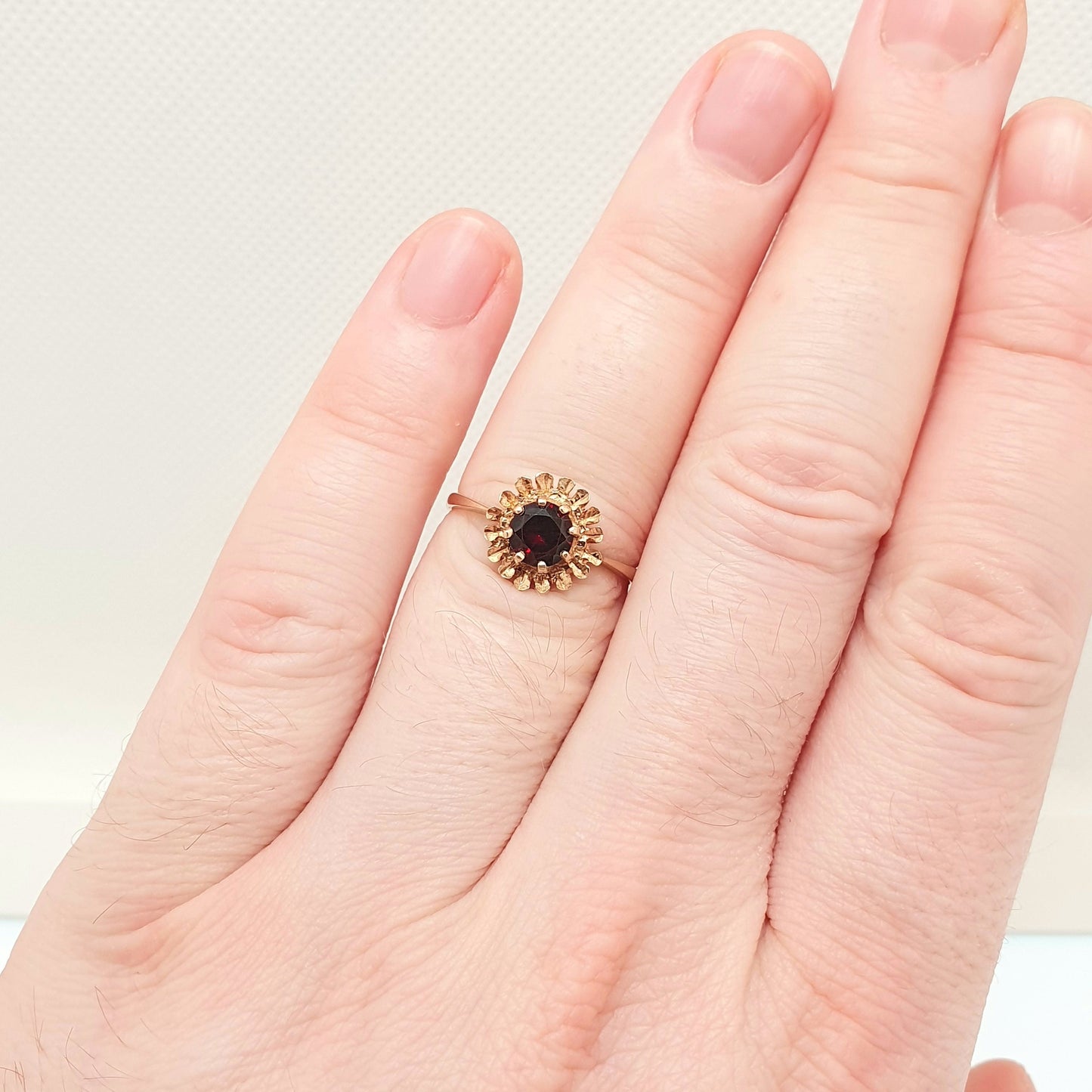 Vintage 9ct Gold Garnet Ring Solid 9k 375 Flower Style 1971 Hallmarked Crimson Red Pyrope Gemstone Womens Retro Jewelry Jewellery