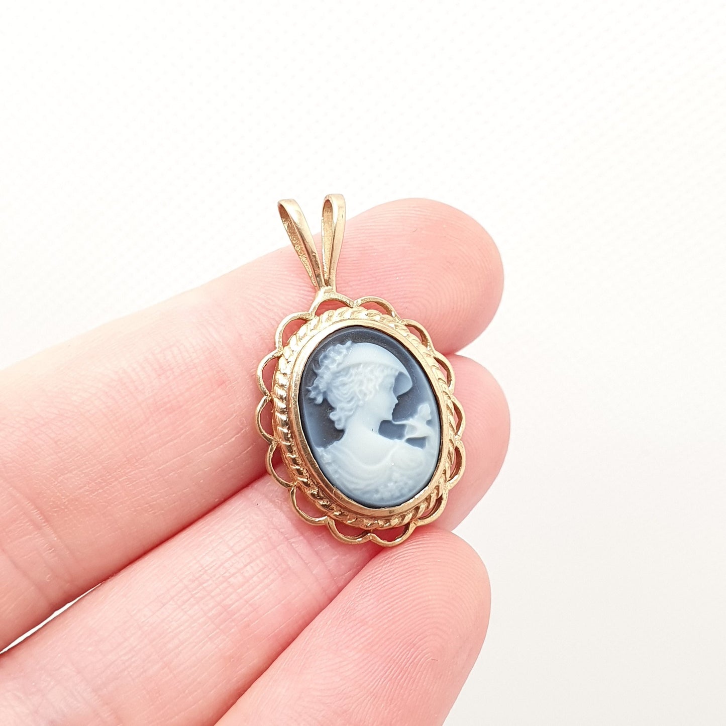 Vintage Blue Agate Cameo 9ct 9k Gold Pendant Necklace Genuine Gemstone Hand Caved Solid 375 Hallmarked Fine Estate Jewelry Womens Jewellery