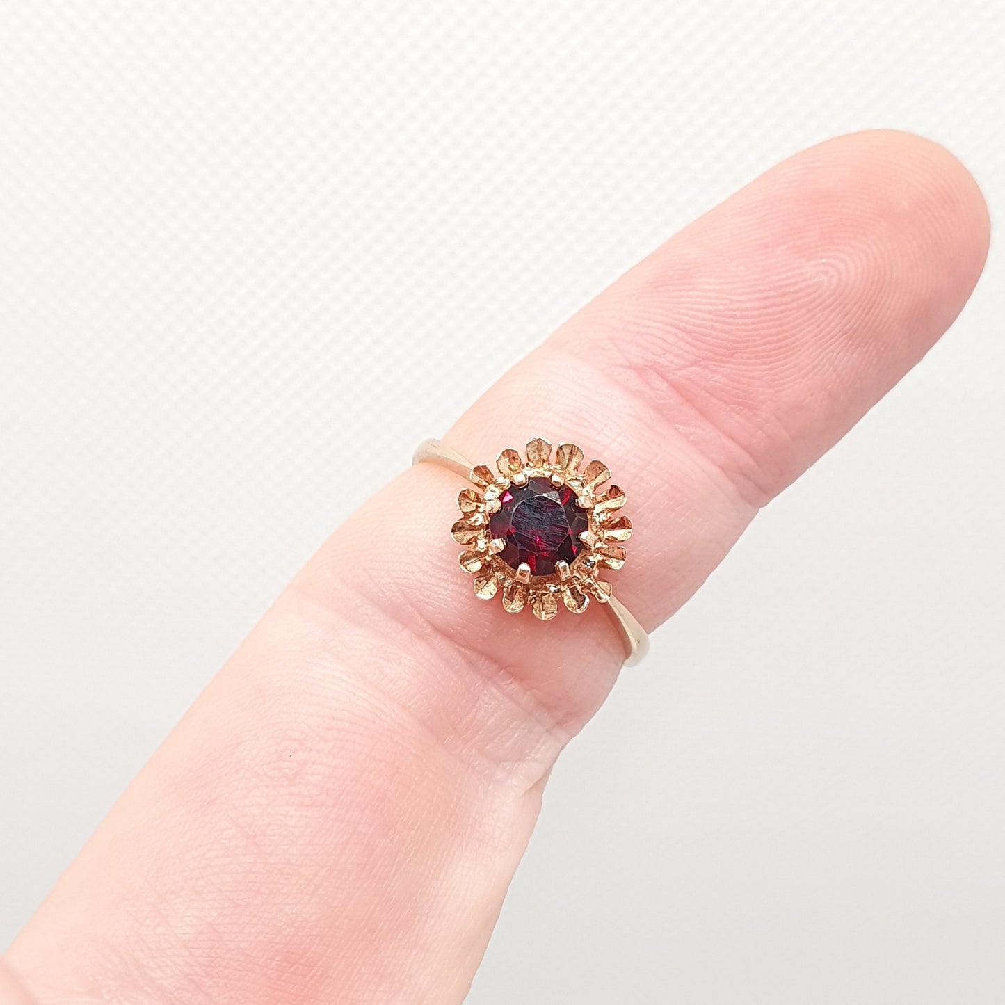 Vintage 9ct Gold Garnet Ring Solid 9k 375 Flower Style 1971 Hallmarked Crimson Red Pyrope Gemstone Womens Retro Jewelry Jewellery