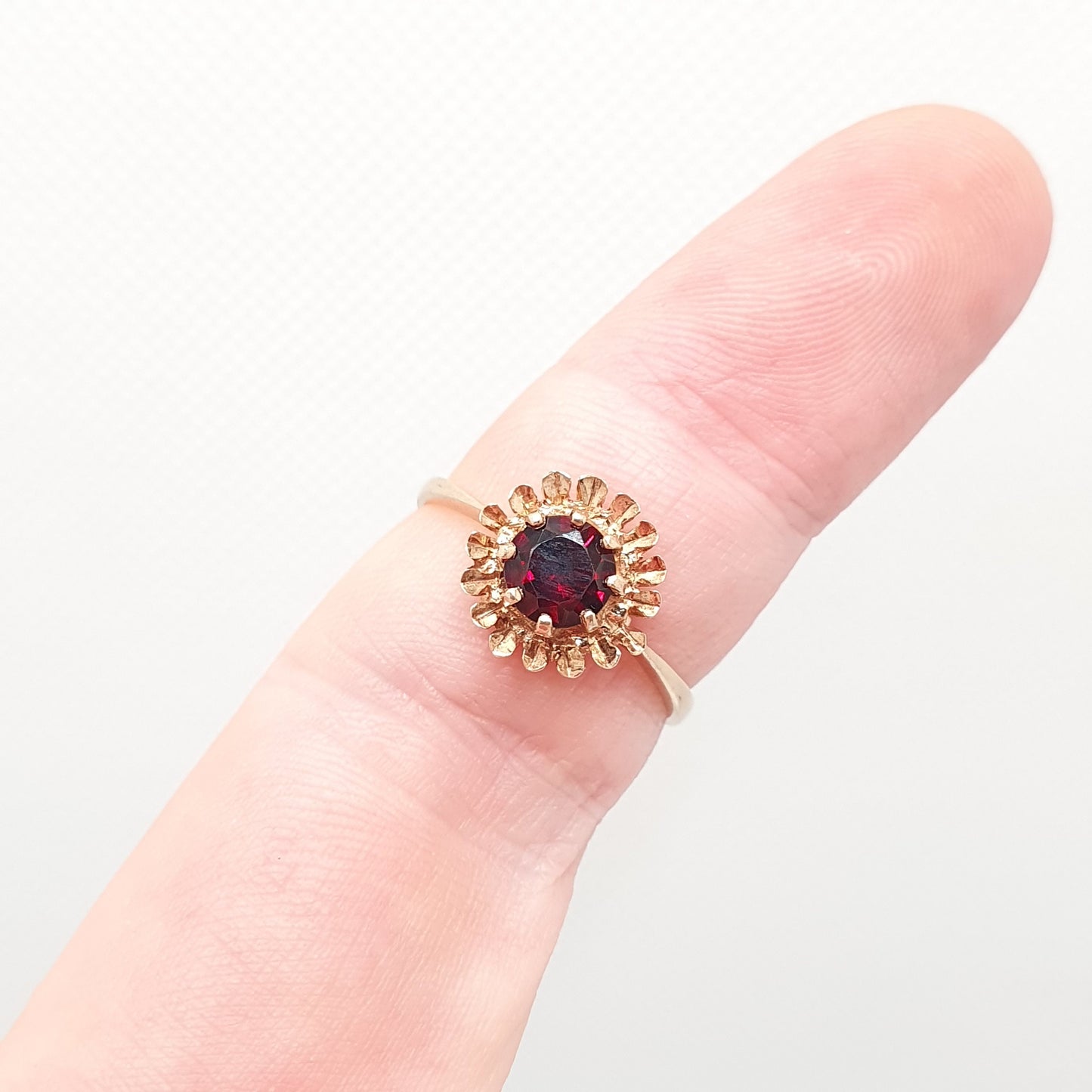 Vintage 9ct Gold Garnet Ring Solid 9k 375 Flower Style 1971 Hallmarked Crimson Red Pyrope Gemstone Womens Retro Jewelry Jewellery