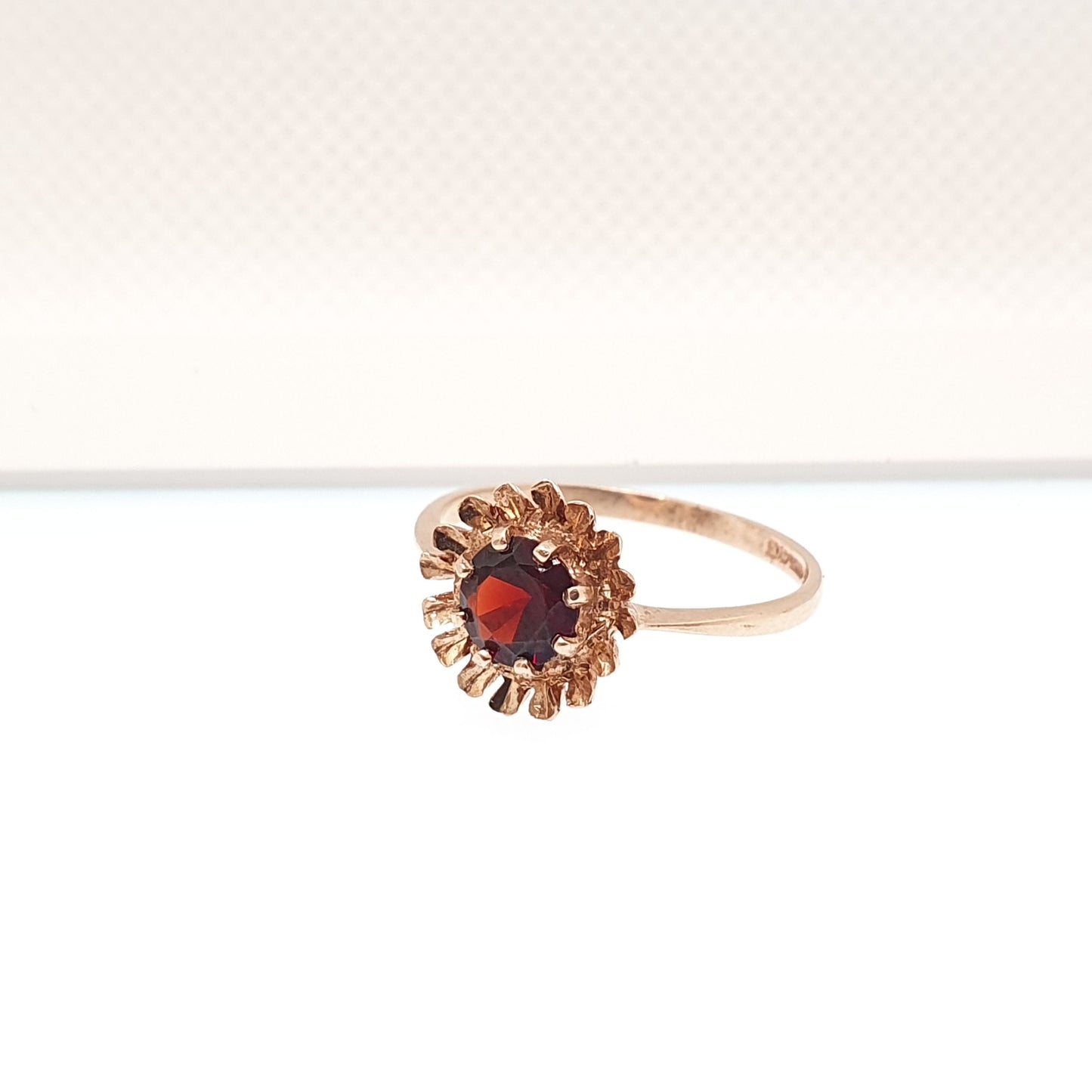 Vintage 9ct Gold Garnet Ring Solid 9k 375 Flower Style 1971 Hallmarked Crimson Red Pyrope Gemstone Womens Retro Jewelry Jewellery