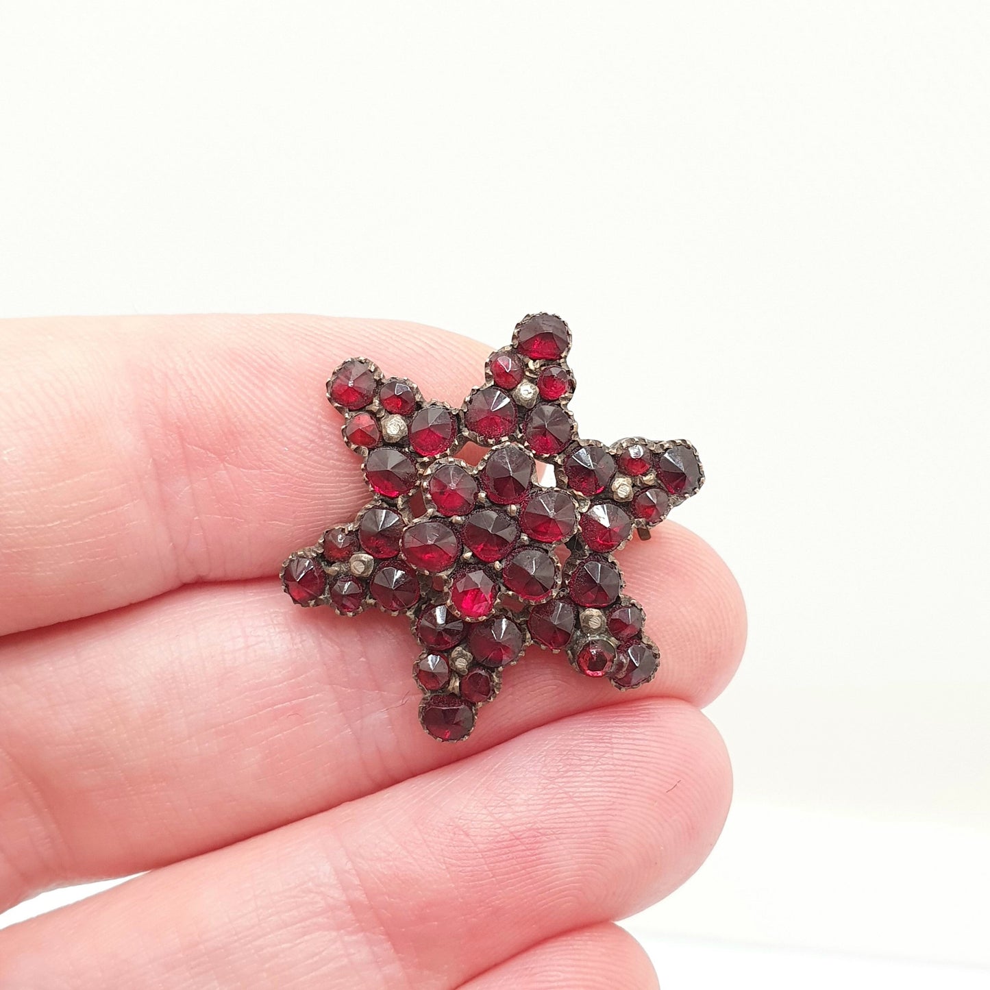 Antique Victorian Bohemian Garnet Brooch Pin Star Starburst Rolled Gold Renaissance Revival 1800s Pyrope Vintage Womens Jewelry Jewellery