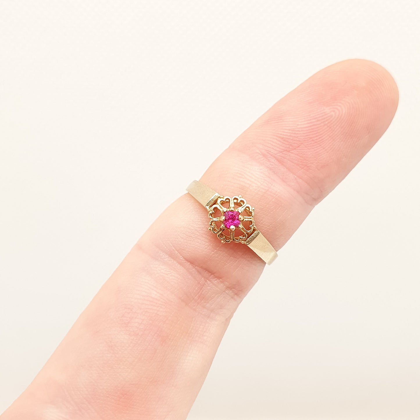 Vintage 9k 9ct Gold Ruby Ring Heart Bezel Hallmarked Solid 375 Fine Estate Red Gemstone Real Genuine Womens Fine Sparkly Jewellery Jewelry