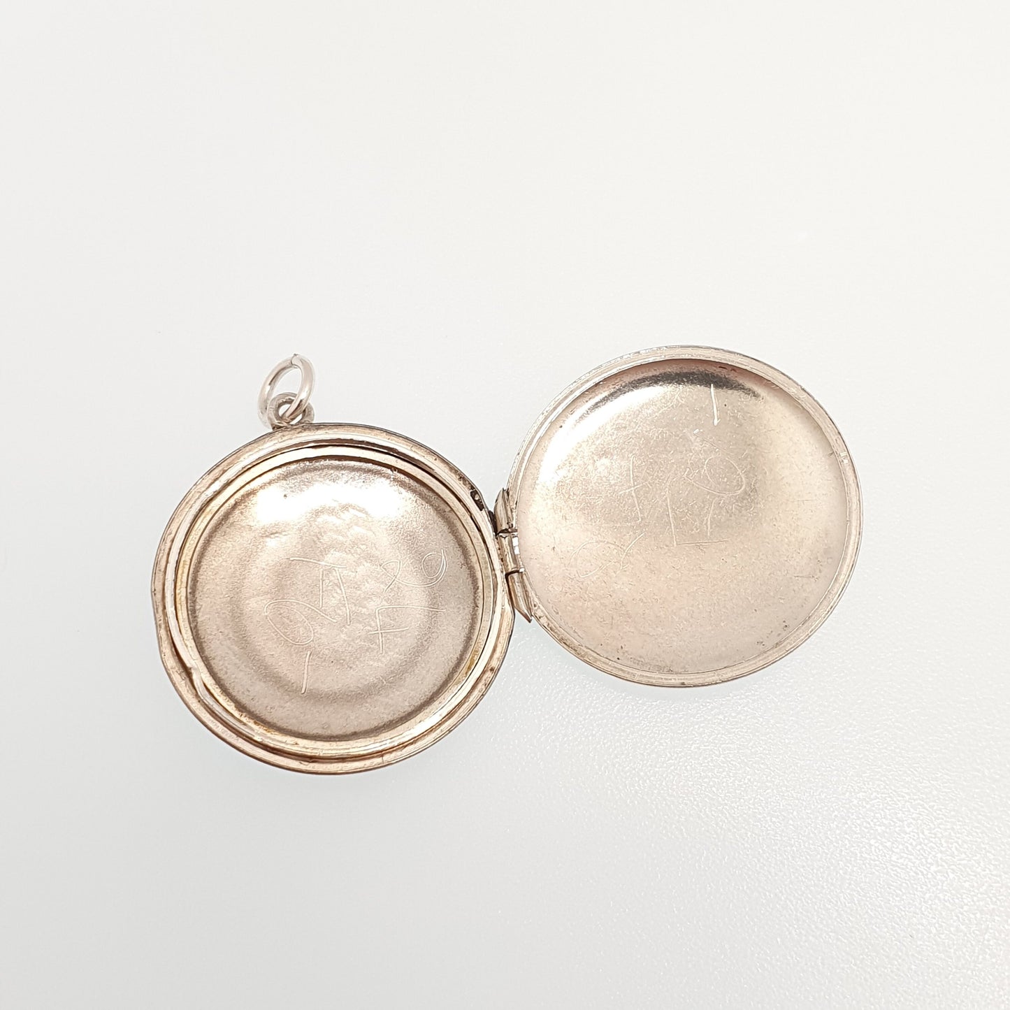 Antique Solid Silver Locket Art Deco Geometric Pattern Round Circle Necklace Pendant Rare Fine 1920s Picture Photo Jewelry Vintage Jewellery