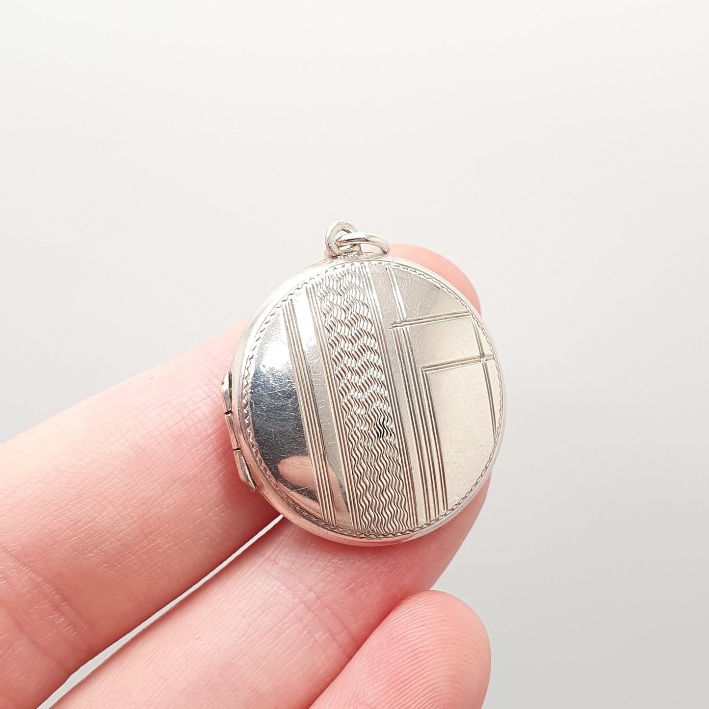 Antique Solid Silver Locket Art Deco Geometric Pattern Round Circle Necklace Pendant Rare Fine 1920s Picture Photo Jewelry Vintage Jewellery