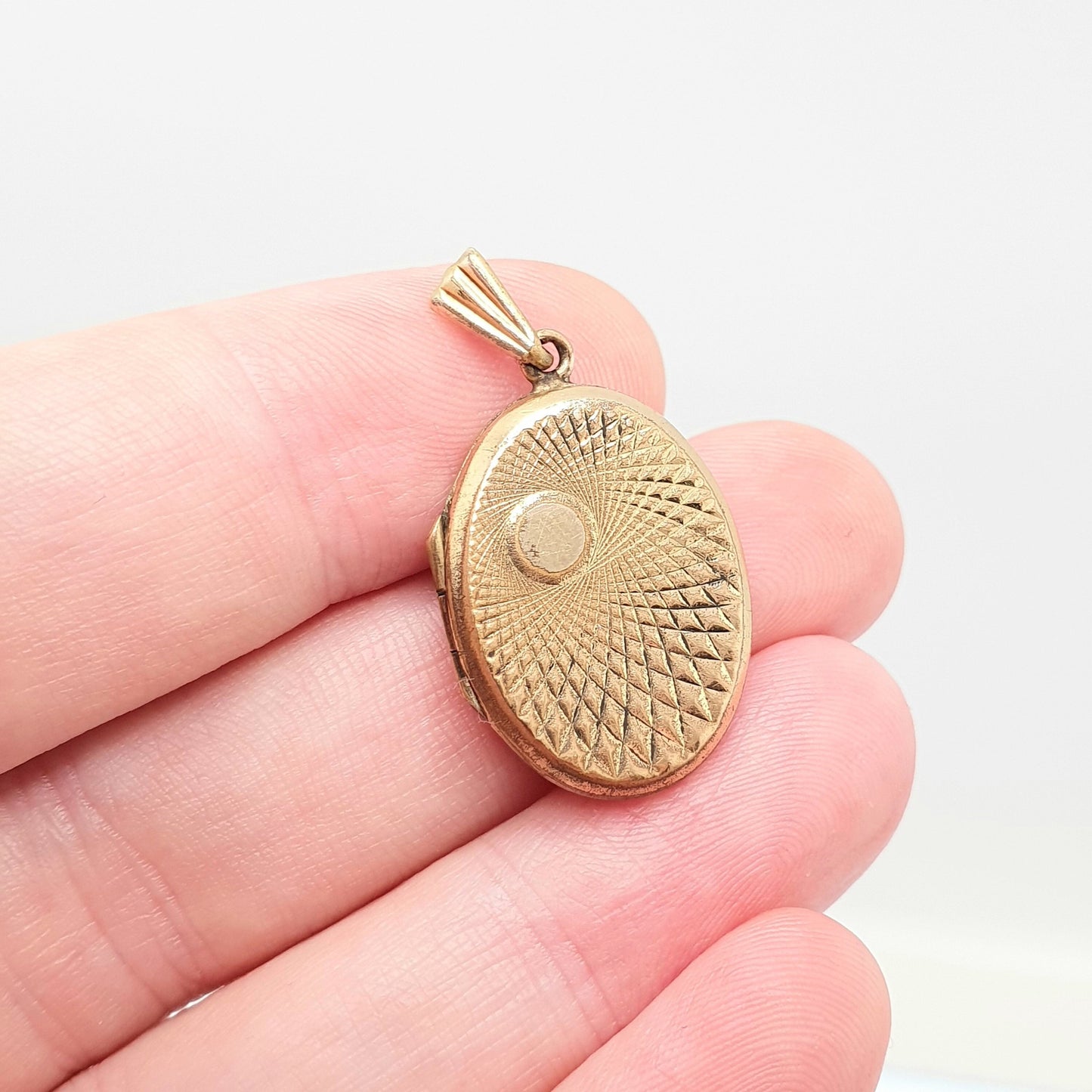 Vintage Gold Filled Locket Necklace Pendant Gyroscope Spiral Pattern Rolled Gold Picture Photo Womens Ladies Retro Jewellery Jewelry