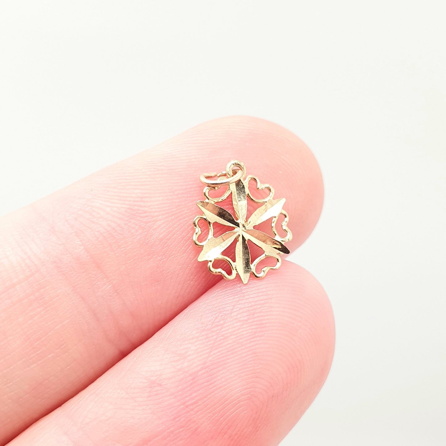 Vintage 9ct 9k Gold Snowflake Charm Pendant Necklace Pierced Heart Flower Solid 375 Charm Cute Yellow Retro Gift Womens Jewelry Jewellery