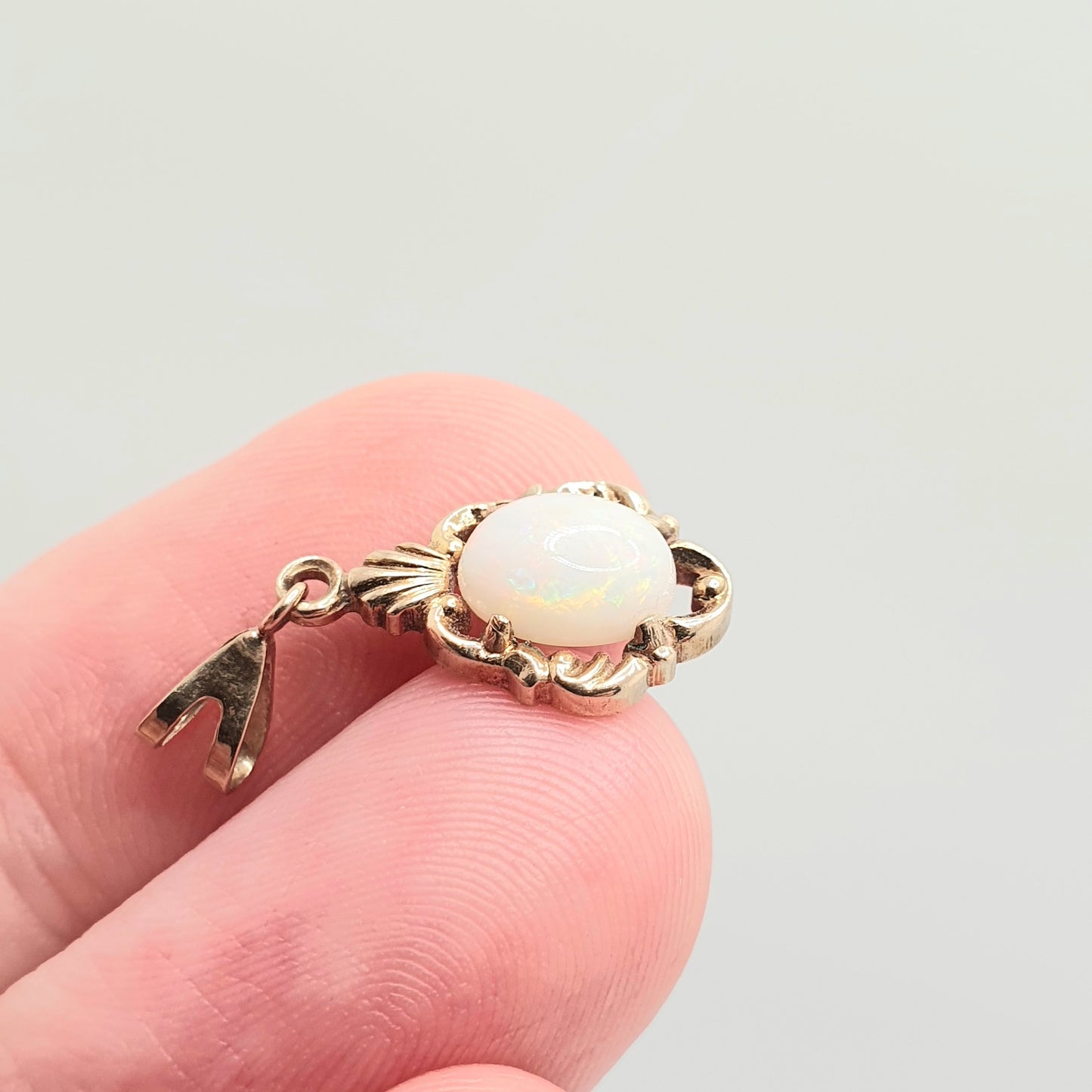 Vintage 9k 9ct 375 Gold Opal Necklace Pendant White Oval 1959 Hallmark Cute Gemstone Solid Yellow 9 Carat Retro Womens Jewelry Jewellery