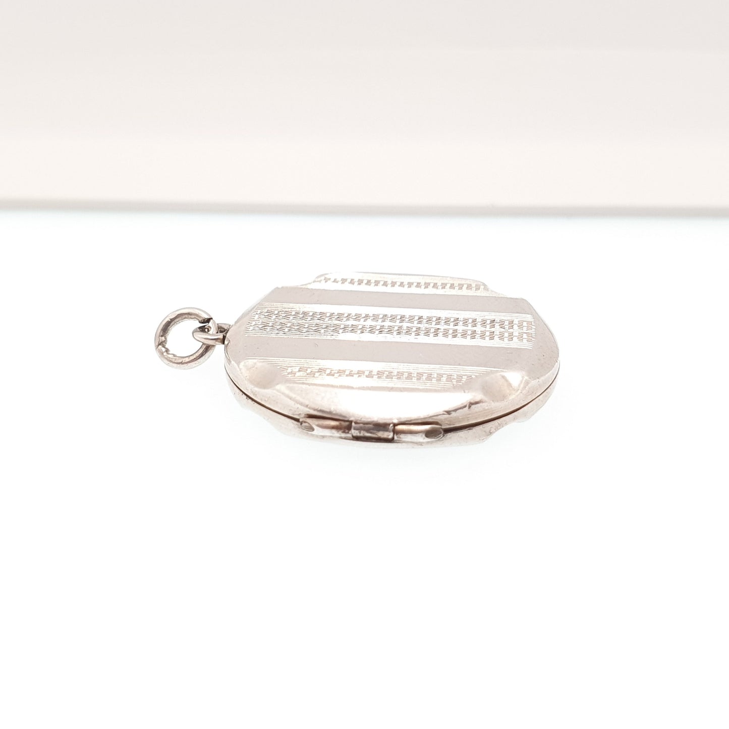 Antique Solid Silver Locket Art Deco Vertical Engine Turned Round Circle Necklace Pendant Vintage 1920s Picture Photo Jewelry Jewellery