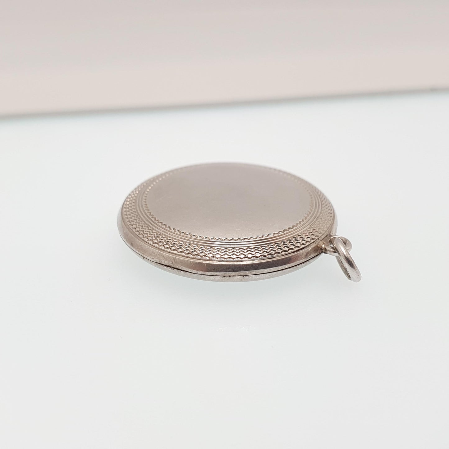 Antique Solid Silver Round Locket Pendant Necklace Circle Engraved Cute Vintage Picture Photo Womens Jewelry Jewellery