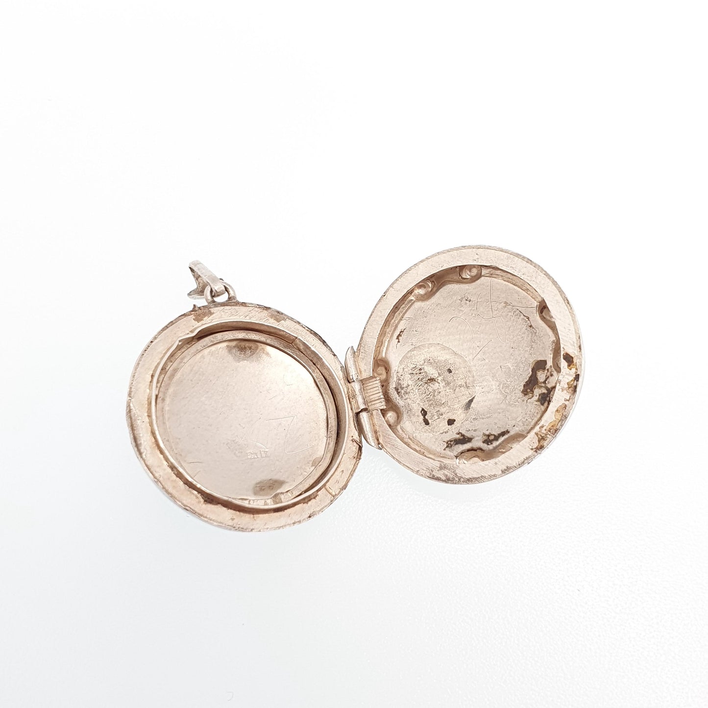 Vintage Sterling Silver Locket Round Circle Pendant Necklace Engraved Solid 925 Retro Picture Photo Jewelry Womens Ladies Jewellery