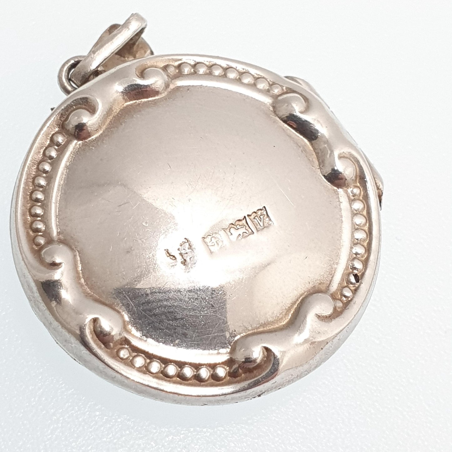 Vintage Sterling Silver Locket Round Circle Pendant Necklace Engraved Solid 925 Retro Picture Photo Jewelry Womens Ladies Jewellery