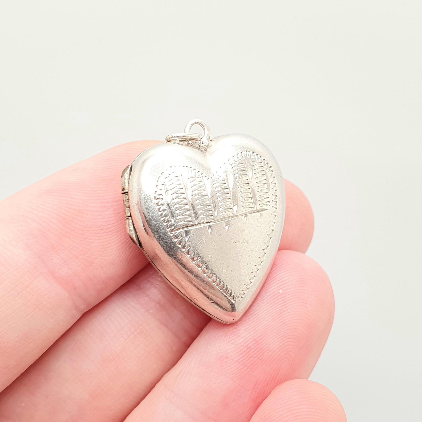Antique Solid Silver Heart Locket Necklace Pendant Embossed Picture Photo Engraved Love 1910s Womens Jewelry Jewellery Vintage