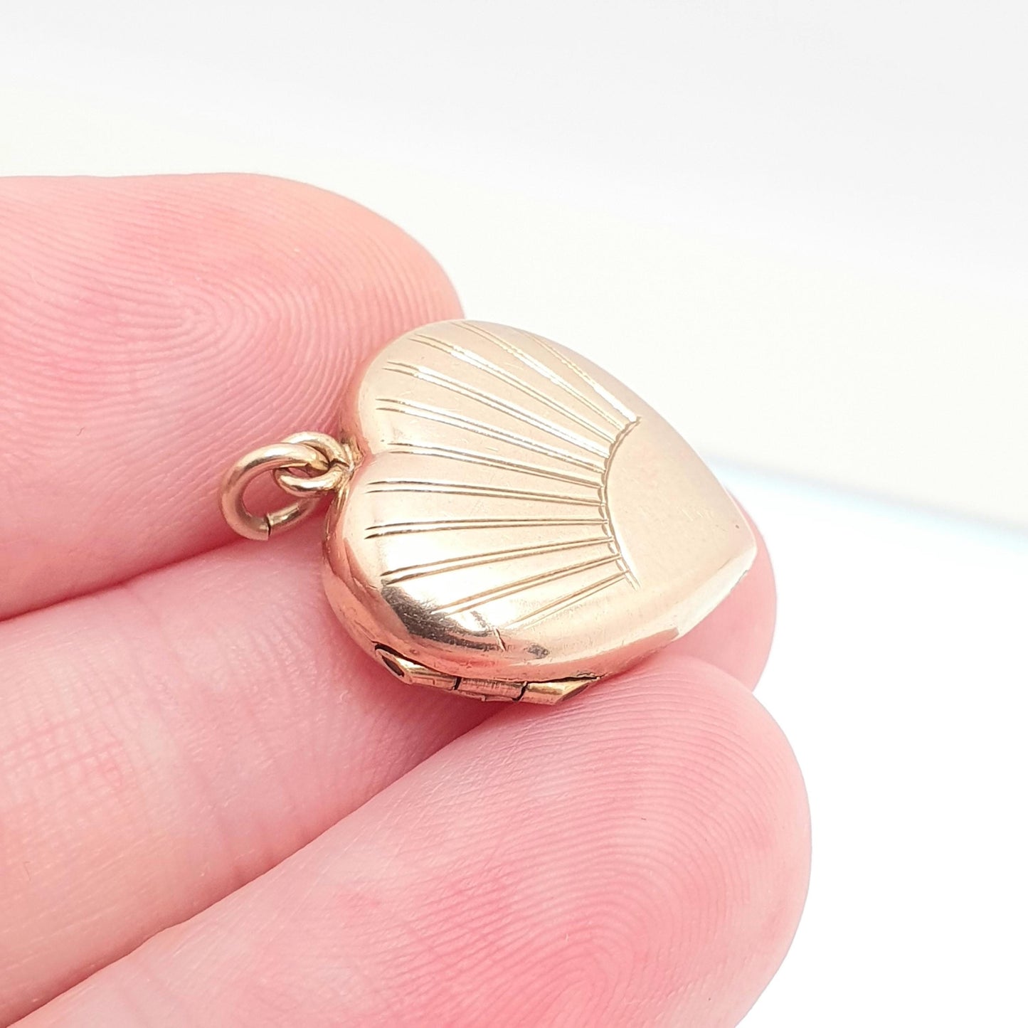 Antique 9ct 9k Gold Heart Locket Sunburst Art Deco Solid Yellow Gold Back & Front Engraved 1920s Necklace Photo Pendant Jewelry Jewellery