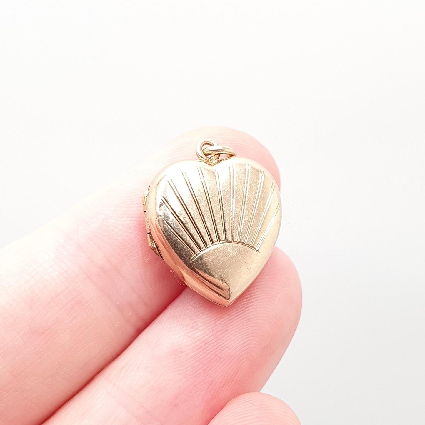 Antique 9ct 9k Gold Heart Locket Sunburst Art Deco Solid Yellow Gold Back & Front Engraved 1920s Necklace Photo Pendant Jewelry Jewellery