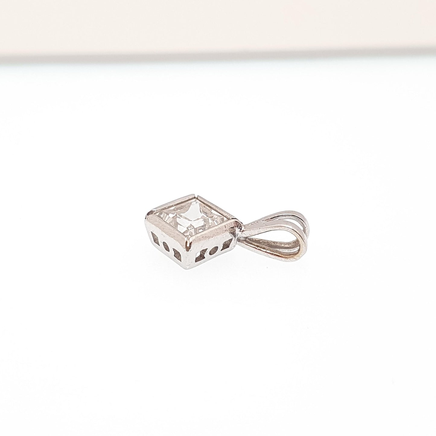 Vintage 9k White Gold CZ Pendant Solid 9ct 375 Pear Cut Gemstone Small Cubic Zirconia Diamond Simulant Retro Womens Ladies Jewelry Jewellery