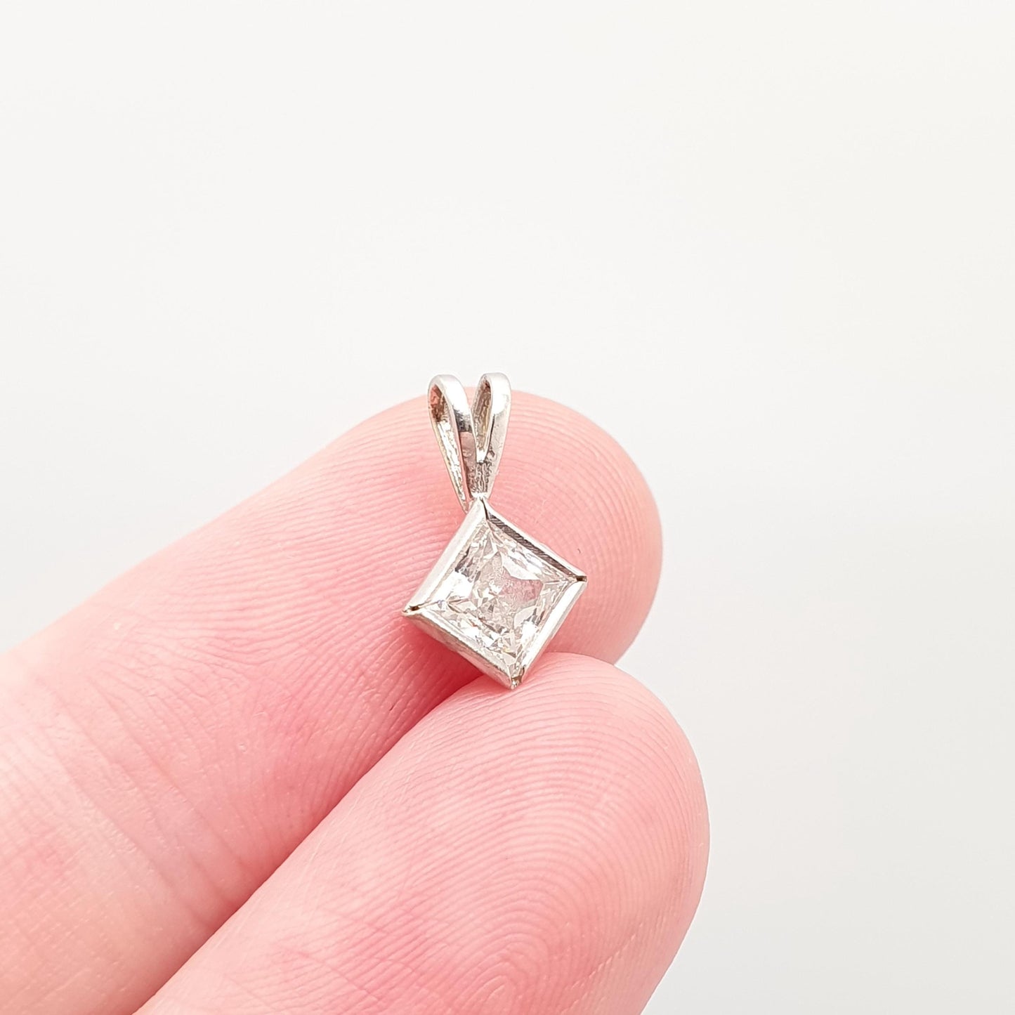 Vintage 9k White Gold CZ Pendant Solid 9ct 375 Pear Cut Gemstone Small Cubic Zirconia Diamond Simulant Retro Womens Ladies Jewelry Jewellery