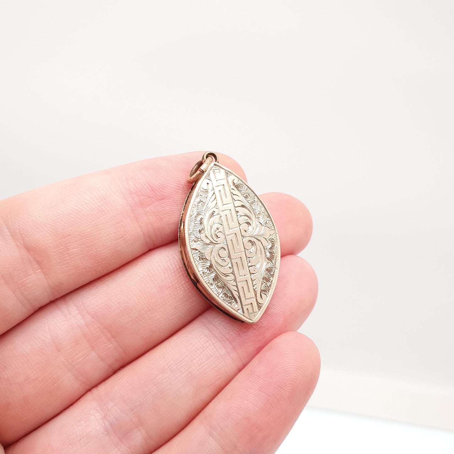 Antique Victorian 9ct 9k Gold Locket Pendant Greek Key Engraved Necklace Ellipse Eye Shape Solid 375 Back & Front Vintage Jewelry Jewellery