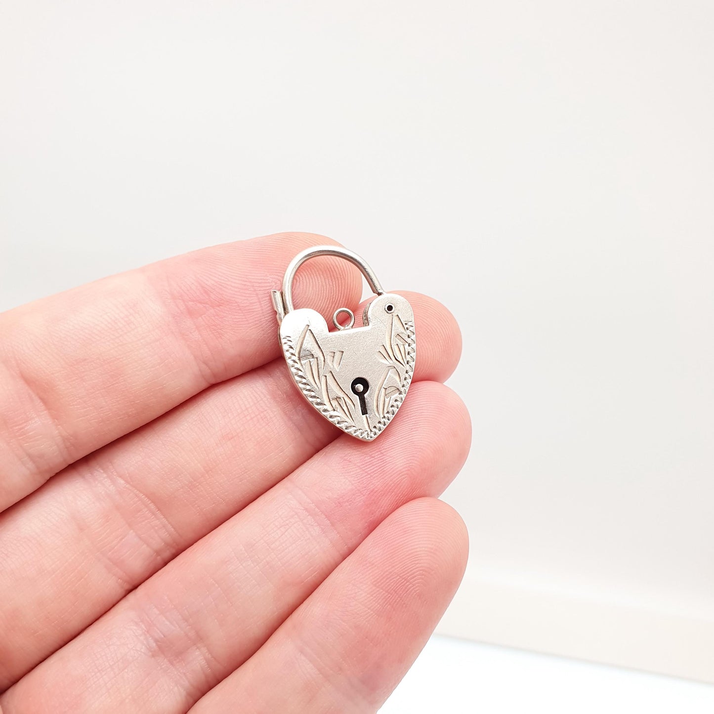 Vintage Sterling Silver Heart Lock Padlock Large Big Engraved Clasp Charm Pendant 1972 Hallmarked Necklace Bracelet Cute Jewelry Jewellery