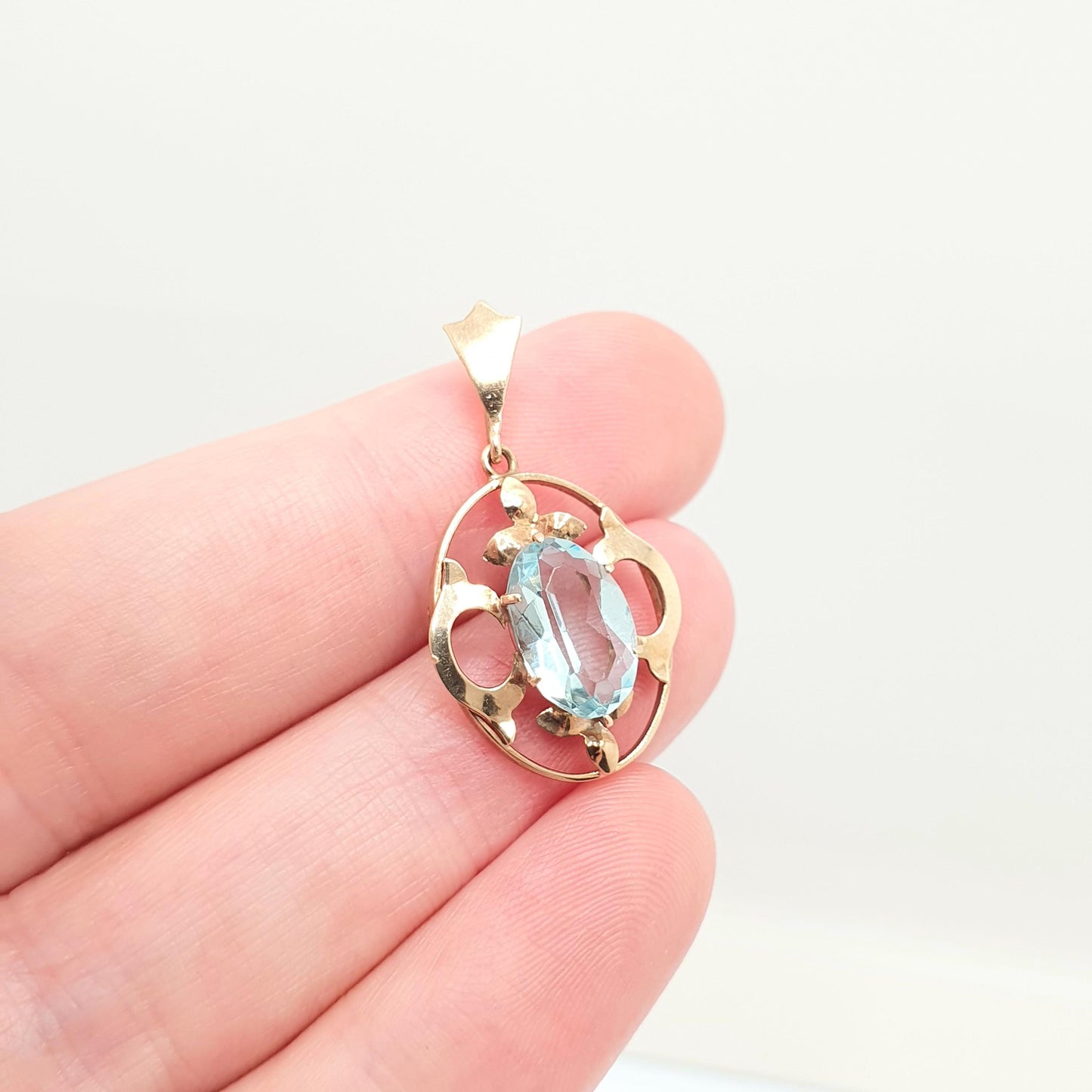 Vintage 9k 9ct Gold Aquamarine Paste Necklace Pendant Oval Cut Solid 375 Gemstone Cute Sky Blue Retro Womens Ladies Jewelry Jewellery