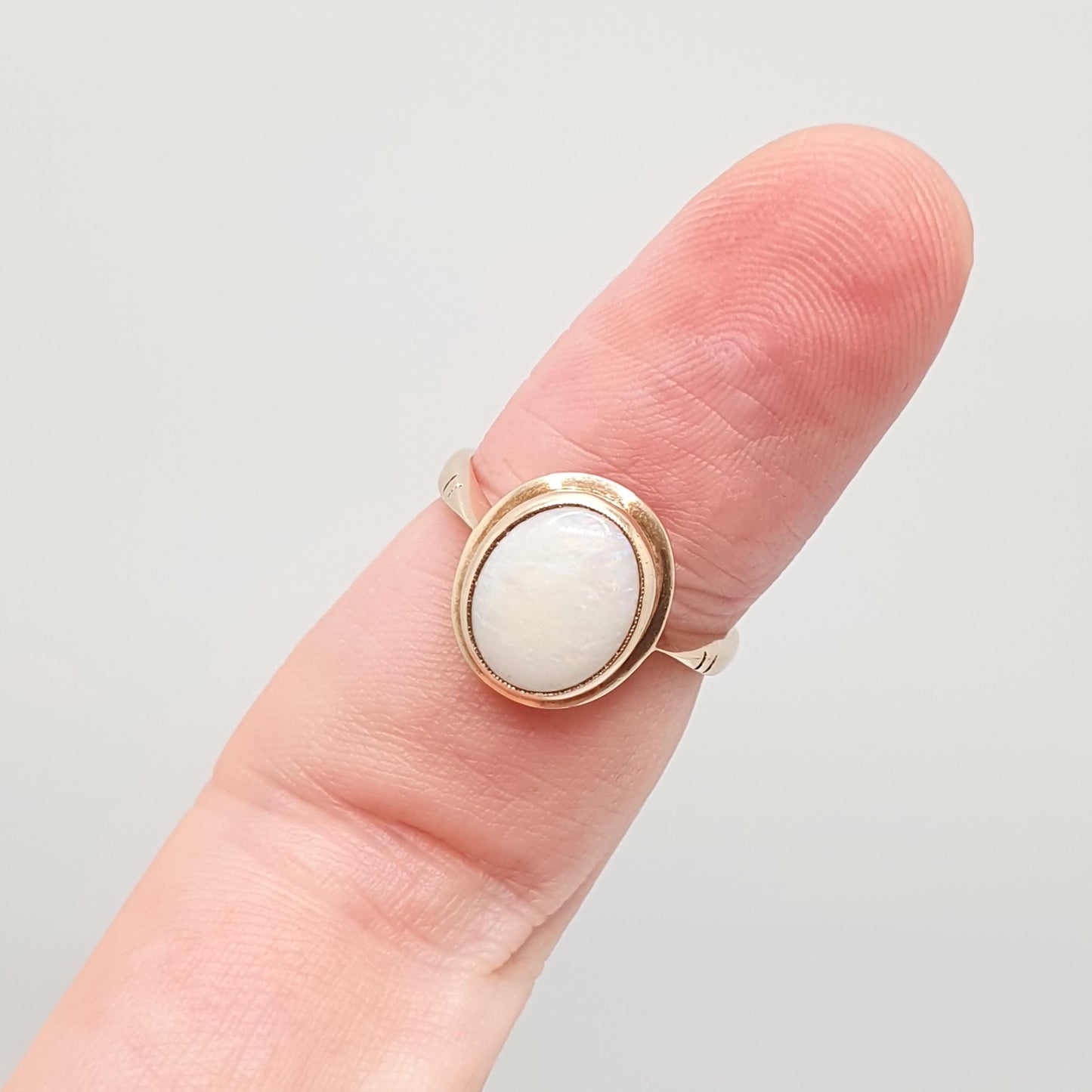 Vintage 9ct 375 Gold Opal Ring White Solitaire Gemstone Solid 9k Yellow 1994 Hallmarked Sparkly Large Big Retro Womens Jewelry Jewellery