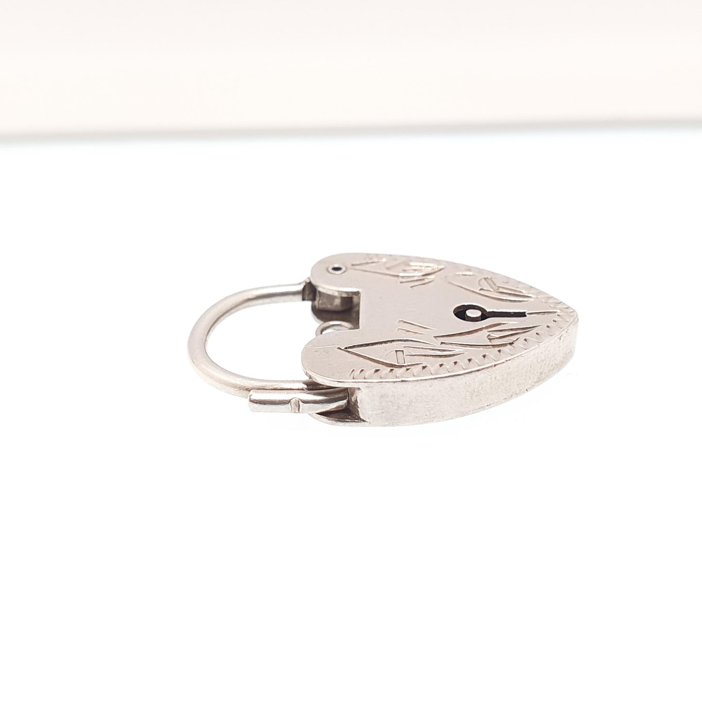 Vintage Sterling Silver Heart Lock Padlock Large Big Engraved Clasp Charm Pendant 1972 Hallmarked Necklace Bracelet Cute Jewelry Jewellery