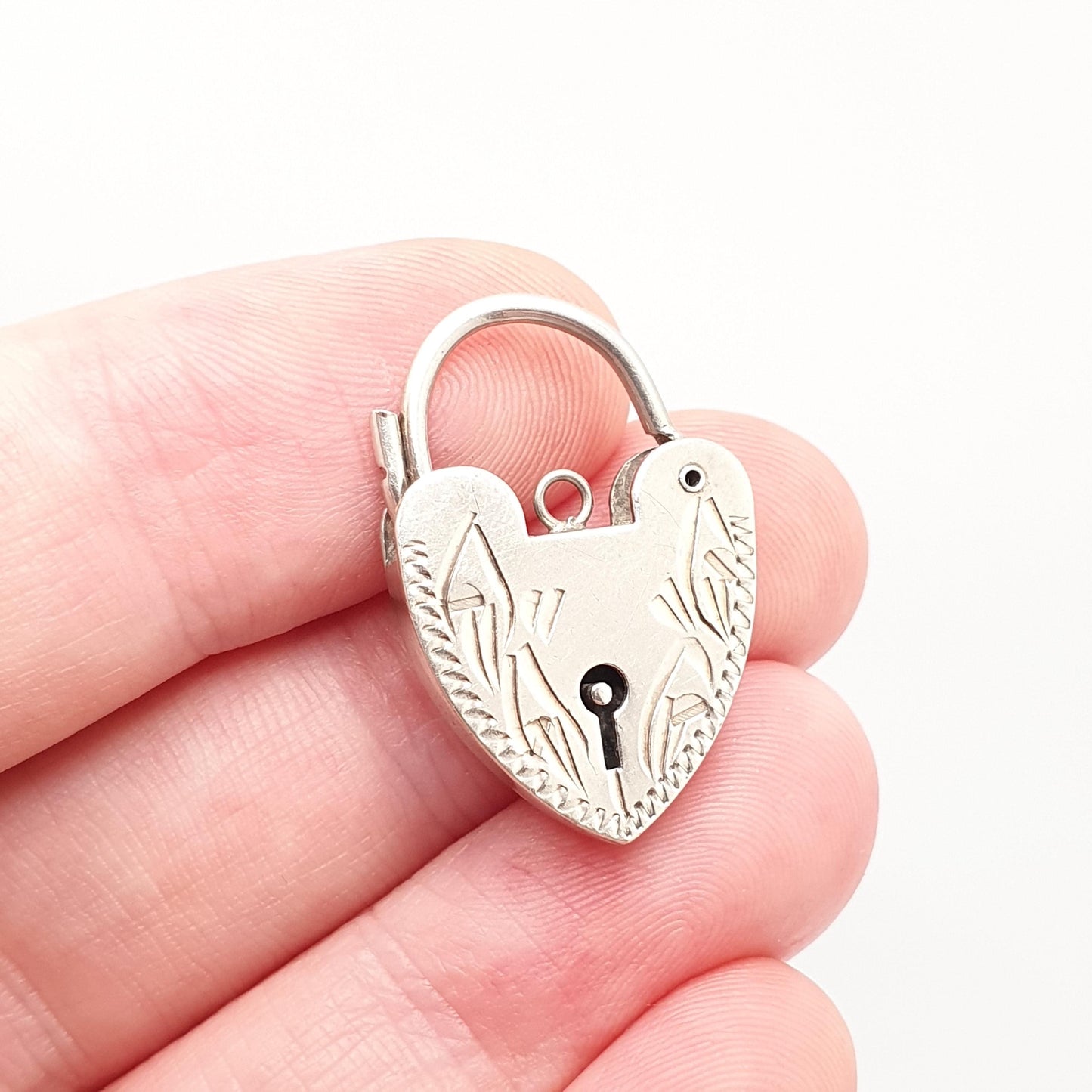 Vintage Sterling Silver Heart Lock Padlock Large Big Engraved Clasp Charm Pendant 1972 Hallmarked Necklace Bracelet Cute Jewelry Jewellery