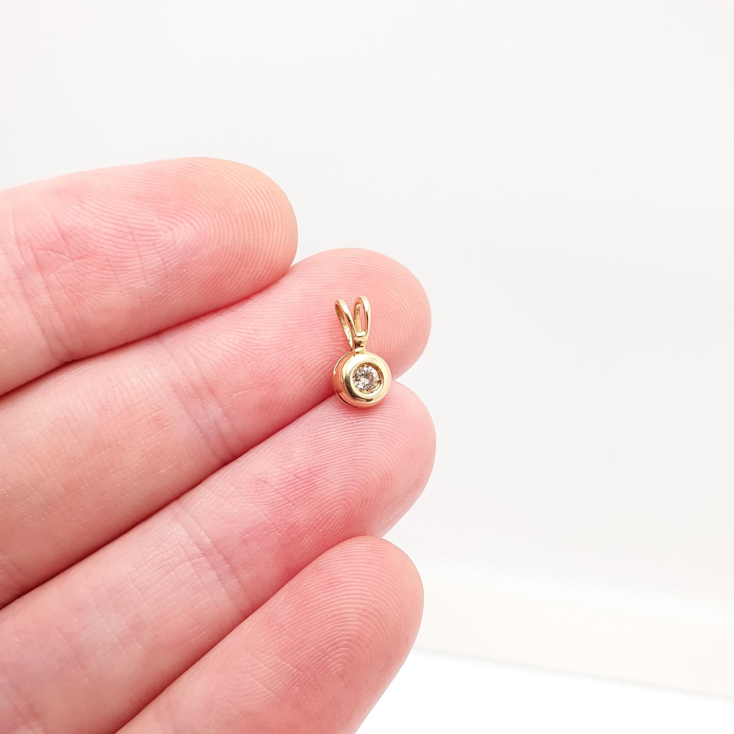 Vintage 18ct Gold Diamond Pendant 0.05ct Necklace Solid 750 18k Solitaire Small Brilliant Cut Real Gemstone Retro Womens Jewelry Jewellery