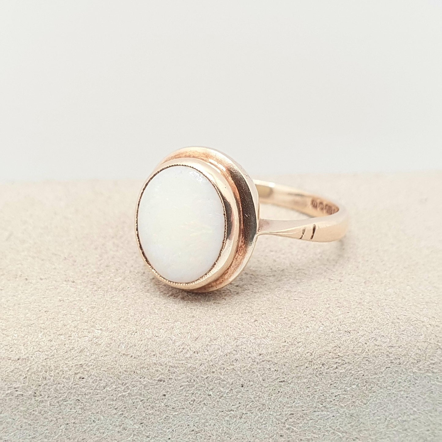 Vintage 9ct 375 Gold Opal Ring White Solitaire Gemstone Solid 9k Yellow 1994 Hallmarked Sparkly Large Big Retro Womens Jewelry Jewellery