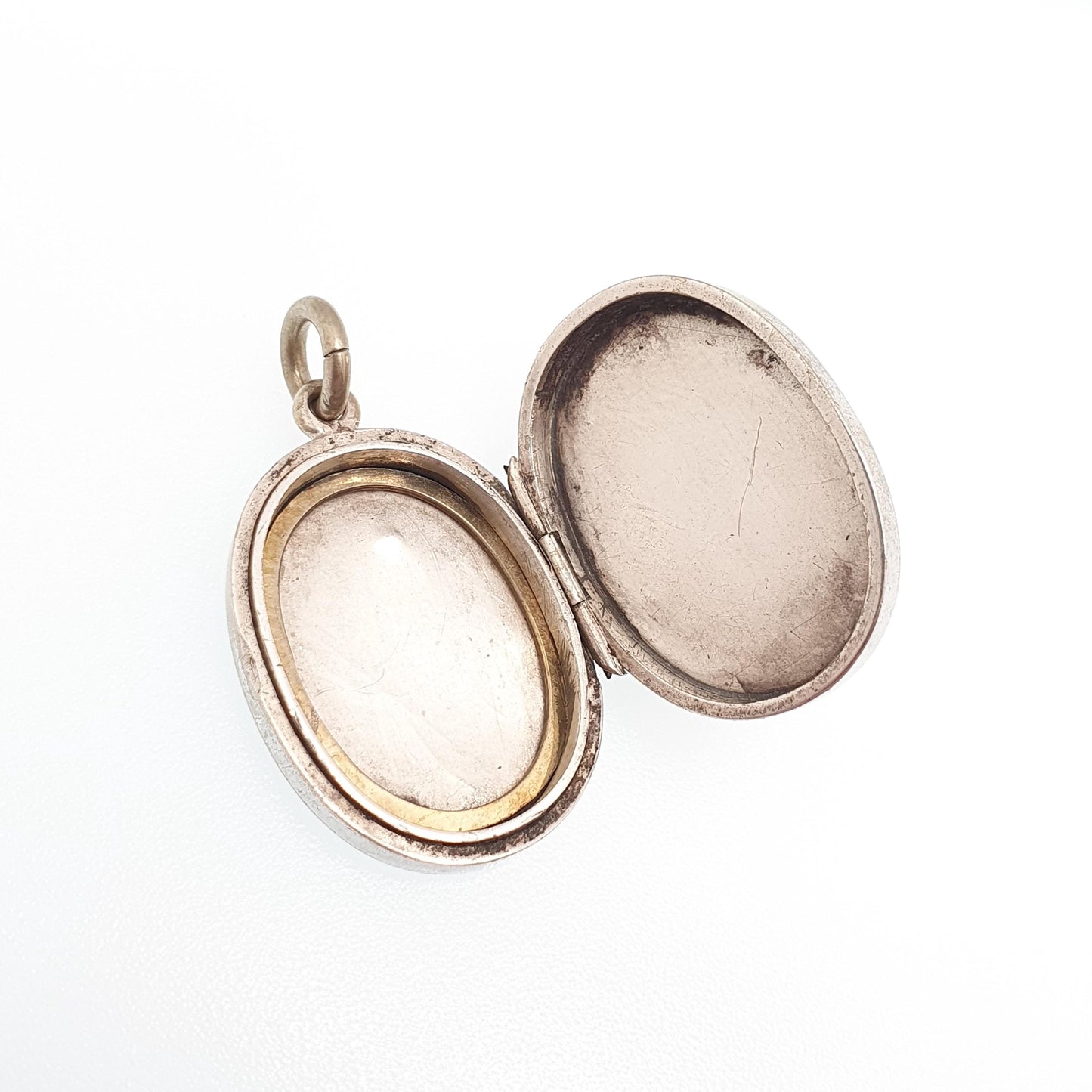Antique Solid Silver Victorian Locket Engraved Arrow Border Oval Small Cute Necklace Vintage Pendant Geometric Picture Jewelry Jewellery