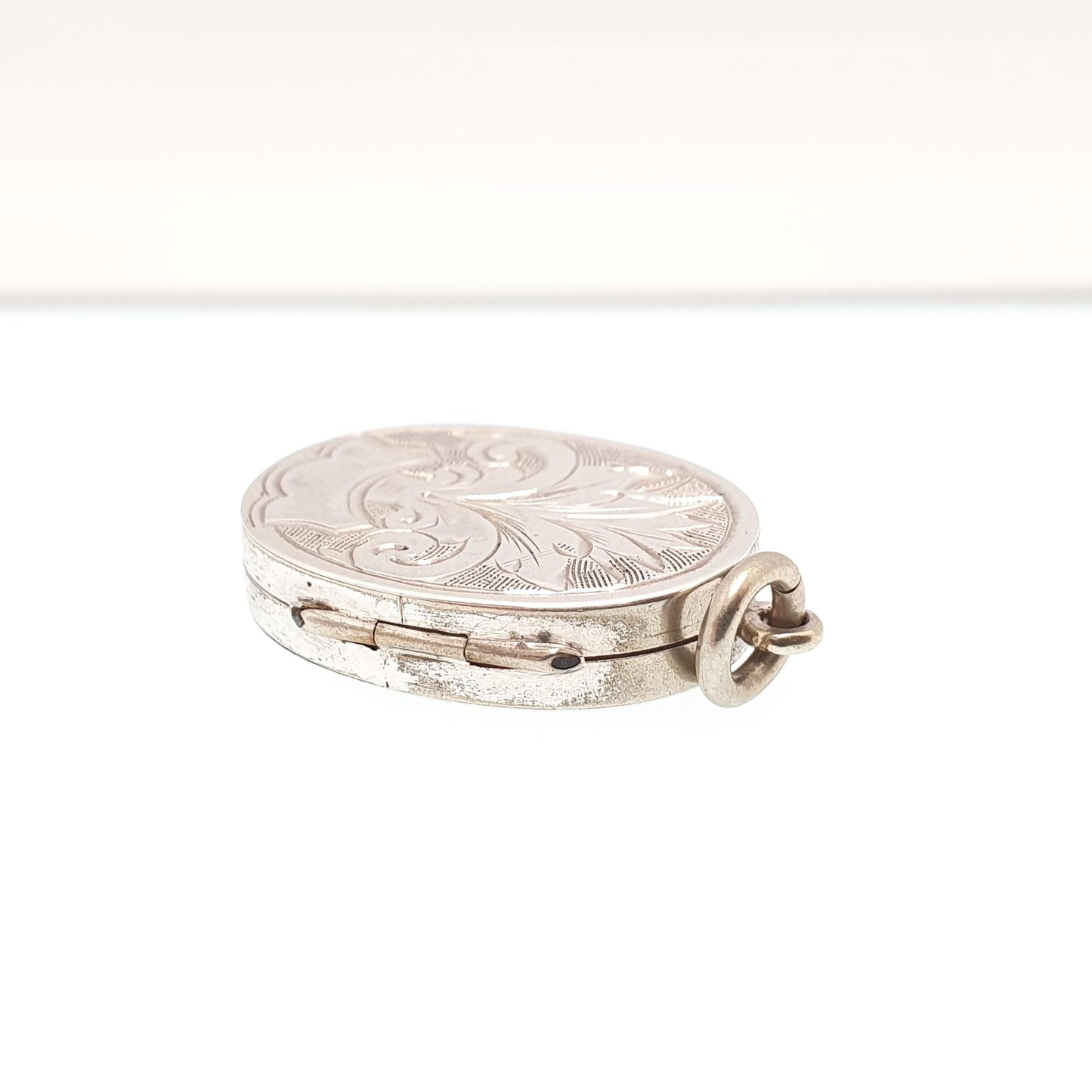 Antique Solid Silver Victorian Locket Engraved Arrow Border Oval Small Cute Necklace Vintage Pendant Geometric Picture Jewelry Jewellery