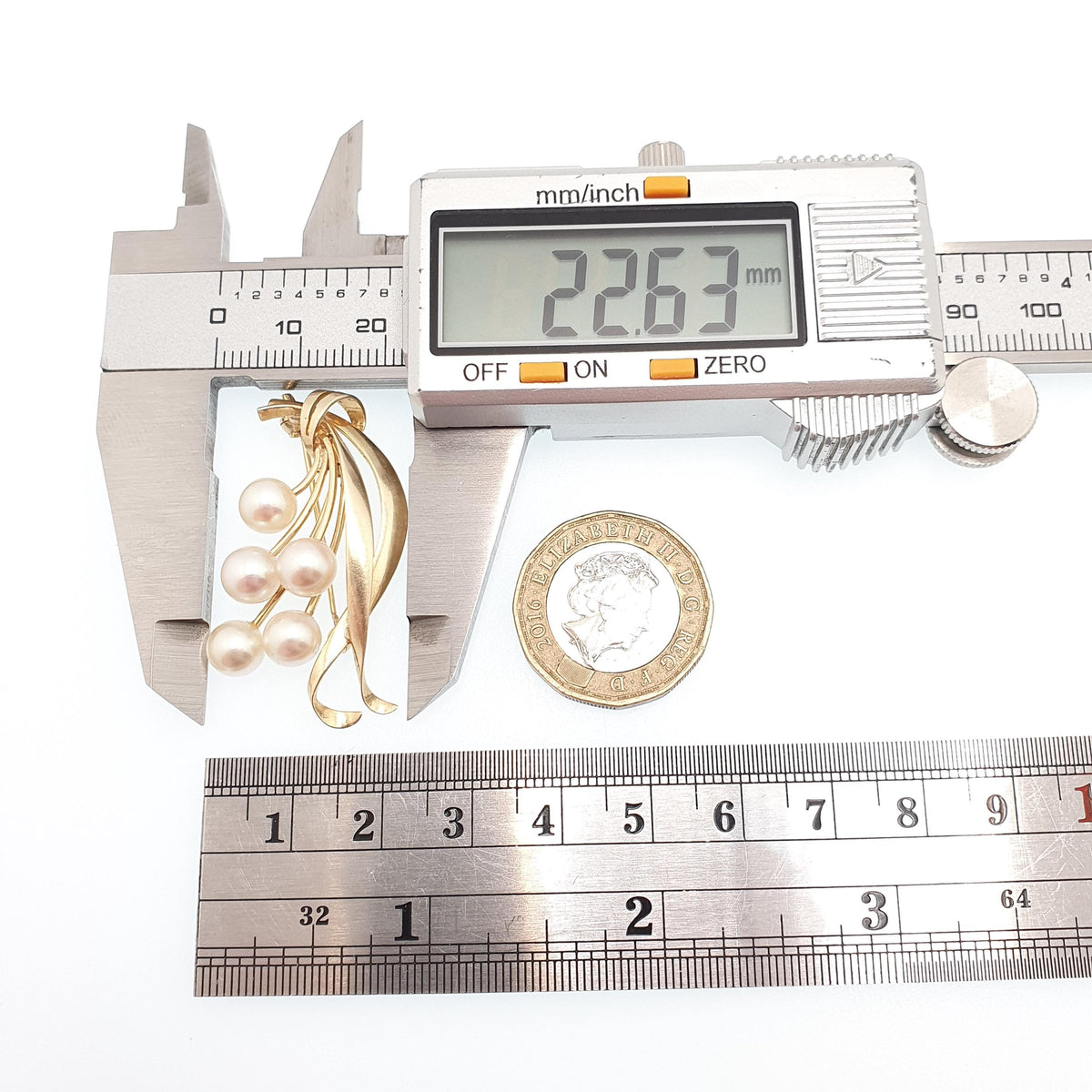 Vintage MIKIMOTO 14k Gold Pearl Brooch Pin Solid 14kt 585 Cultured Japanese White Lustre Leaf Genuine Signed Fine Estate Jewelry Jewellery
