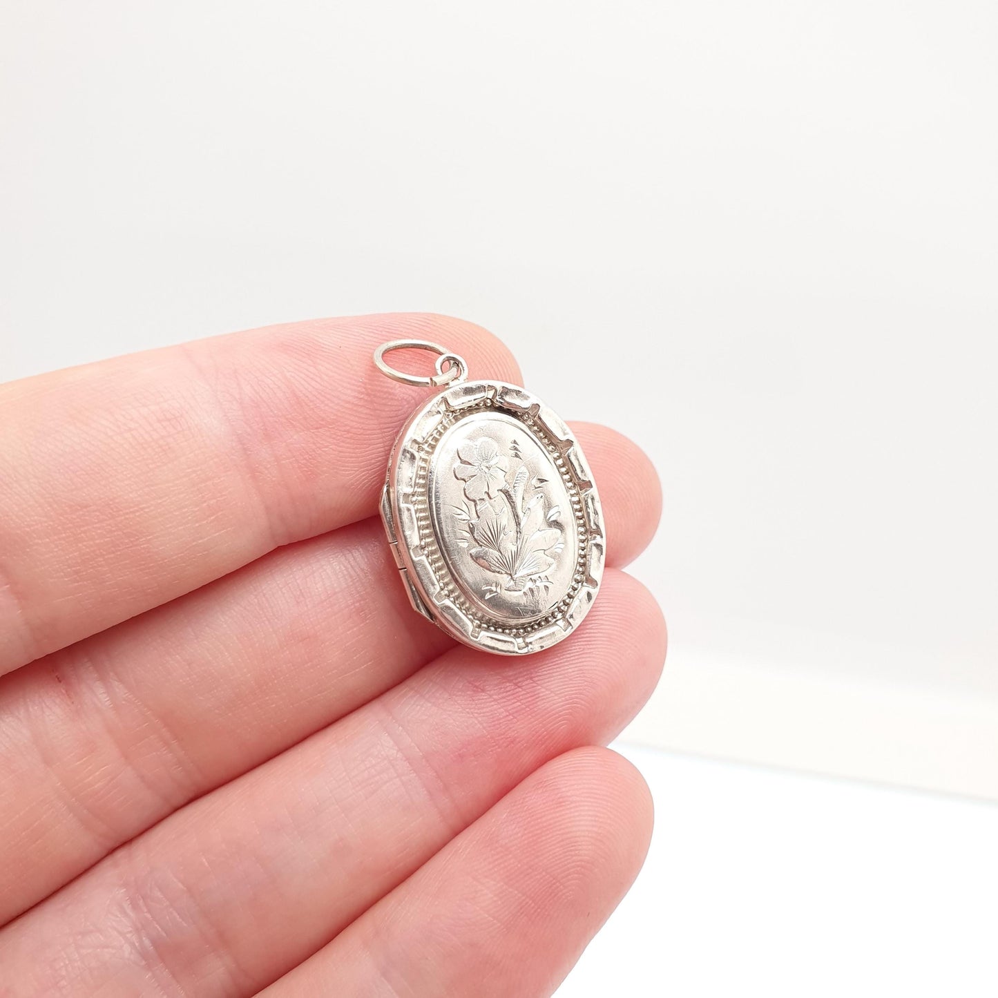 Antique Sterling Silver Victorian Locket 1896 Hallmark Oval Small Cute Necklace Vintage Pendant Geometric Photo Womens Jewelry Jewellery