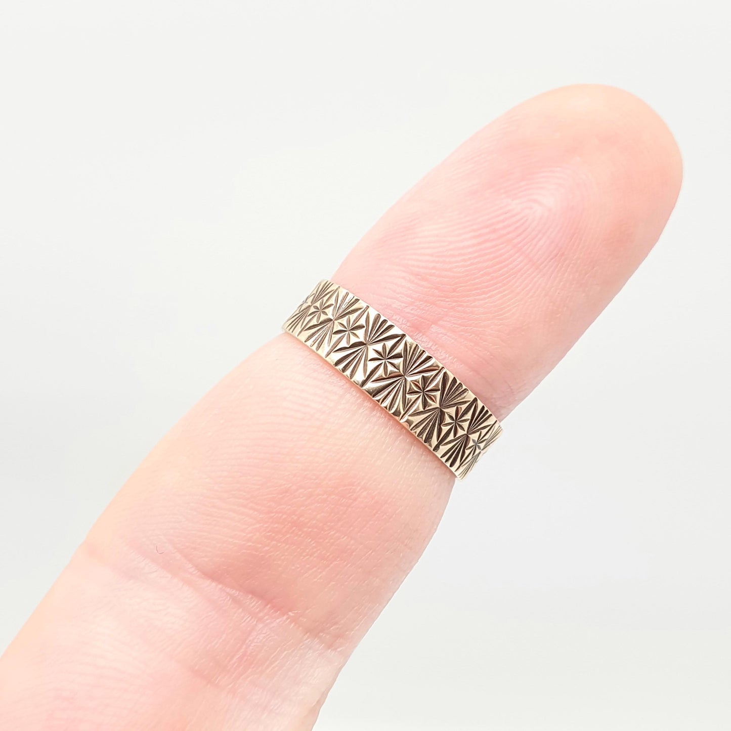 Vintage 9ct 9k Gold Band Ring Star Engraved Stacking Stacker Hallmarked Solid 375 Wide Chequered Thick Ladies Womens Fine Jewelry Jewellery