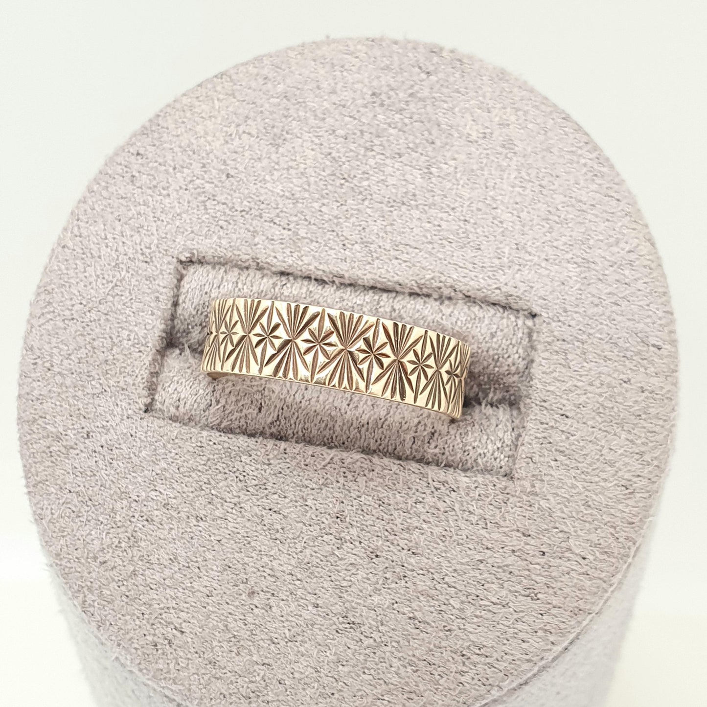 Vintage 9ct 9k Gold Band Ring Star Engraved Stacking Stacker Hallmarked Solid 375 Wide Chequered Thick Ladies Womens Fine Jewelry Jewellery