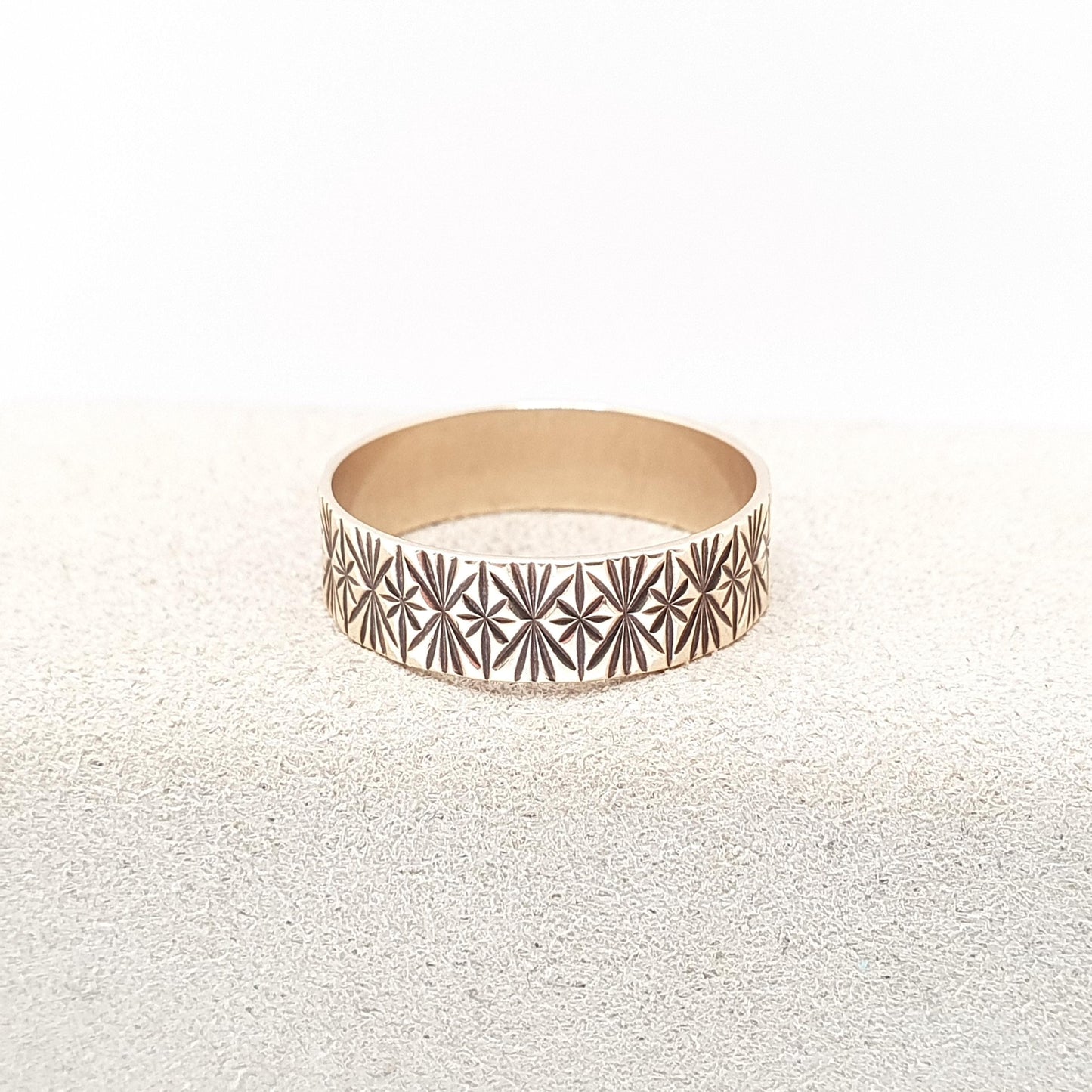 Vintage 9ct 9k Gold Band Ring Star Engraved Stacking Stacker Hallmarked Solid 375 Wide Chequered Thick Ladies Womens Fine Jewelry Jewellery