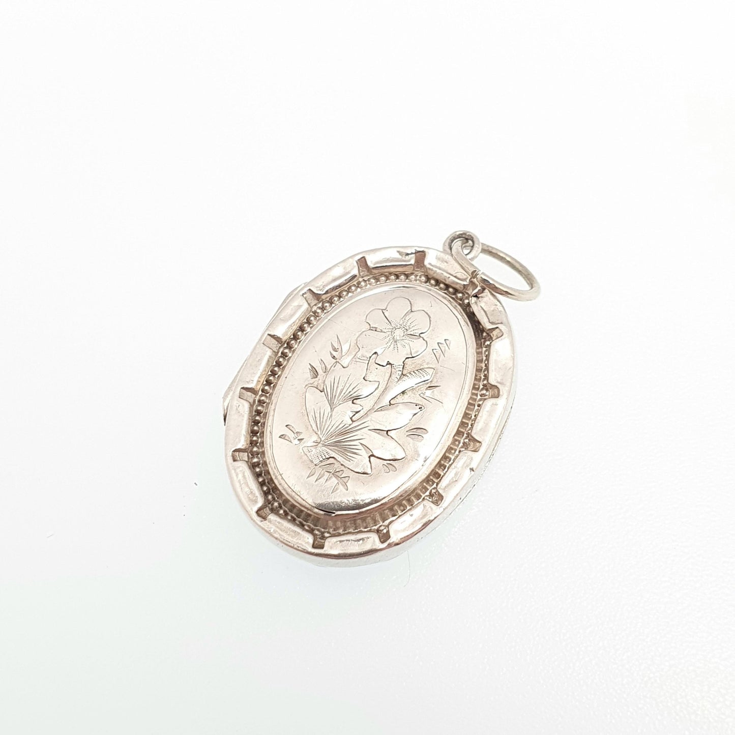 Antique Sterling Silver Victorian Locket 1896 Hallmark Oval Small Cute Necklace Vintage Pendant Geometric Photo Womens Jewelry Jewellery