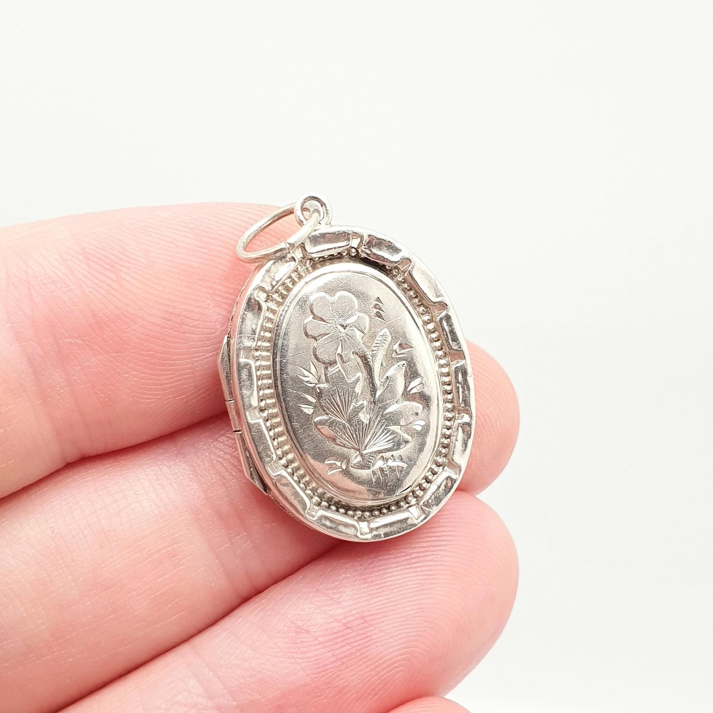Antique Sterling Silver Victorian Locket 1896 Hallmark Oval Small Cute Necklace Vintage Pendant Geometric Photo Womens Jewelry Jewellery
