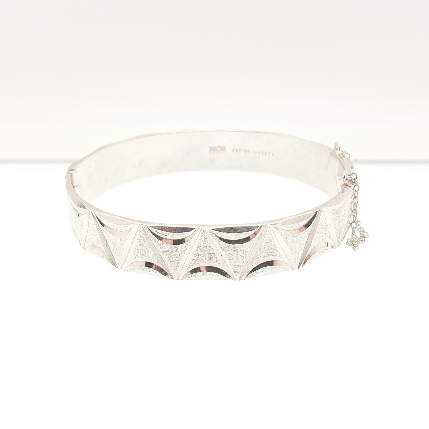 Vintage Sterling Silver Bangle Bracelet Thick Heavy V Arrow Engraved 1974 Hallmarked 31.61g Chunky Solid 925 Womens Jewelry Retro Jewellery