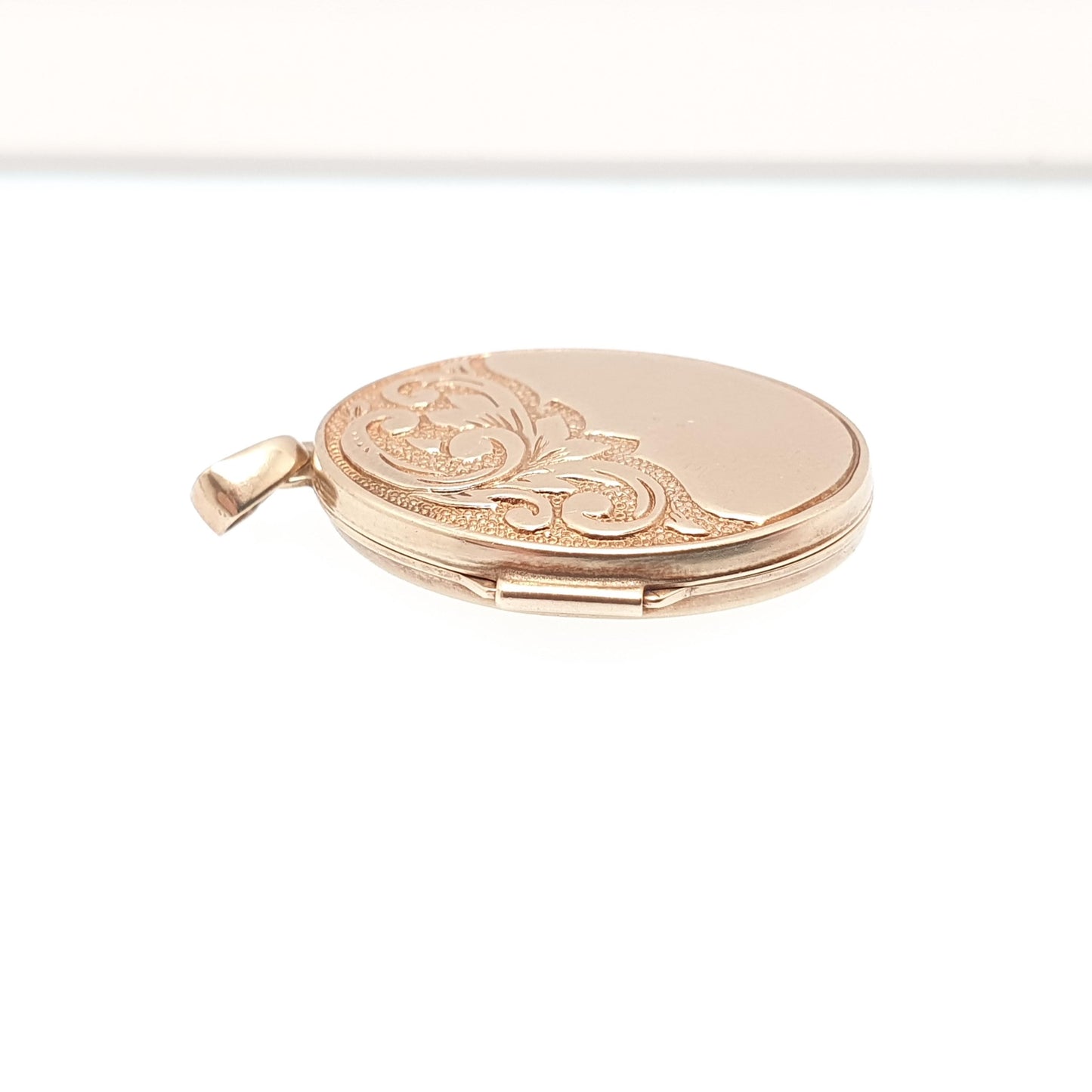 Vintage Solid 9ct 9k Gold Locket Oval All 375 9 Carat Gold Embossed Necklace Hallmark Photo Picture Pendant Retro Jewelry Womens Jewellery