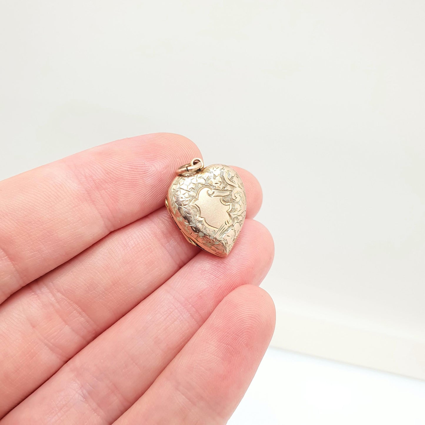 Antique Victorian 9ct Gold Heart Locket Cute Engraved Solid 9kt 375 Pendant Fine Estate Love Gift Back & Front Necklace Jewelry Jewellery