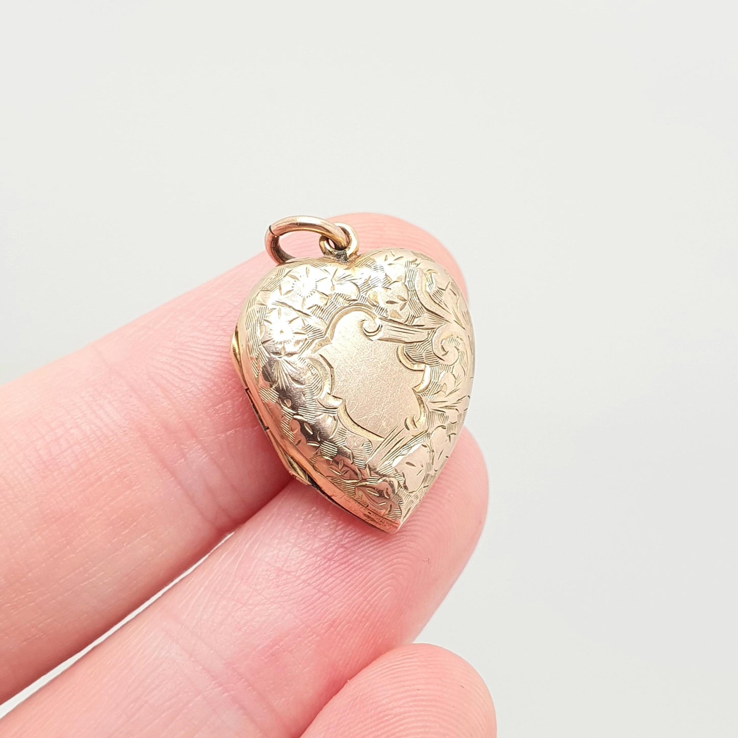 Antique Victorian 9ct Gold Heart Locket Cute Engraved Solid 9kt 375 Pendant Fine Estate Love Gift Back & Front Necklace Jewelry Jewellery