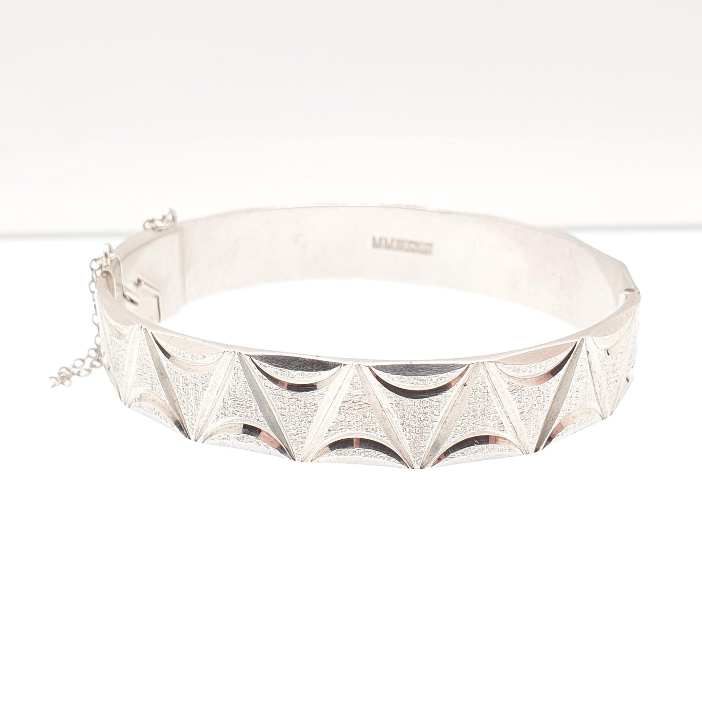 Vintage Sterling Silver Bangle Bracelet Thick Heavy V Arrow Engraved 1974 Hallmarked 31.61g Chunky Solid 925 Womens Jewelry Retro Jewellery