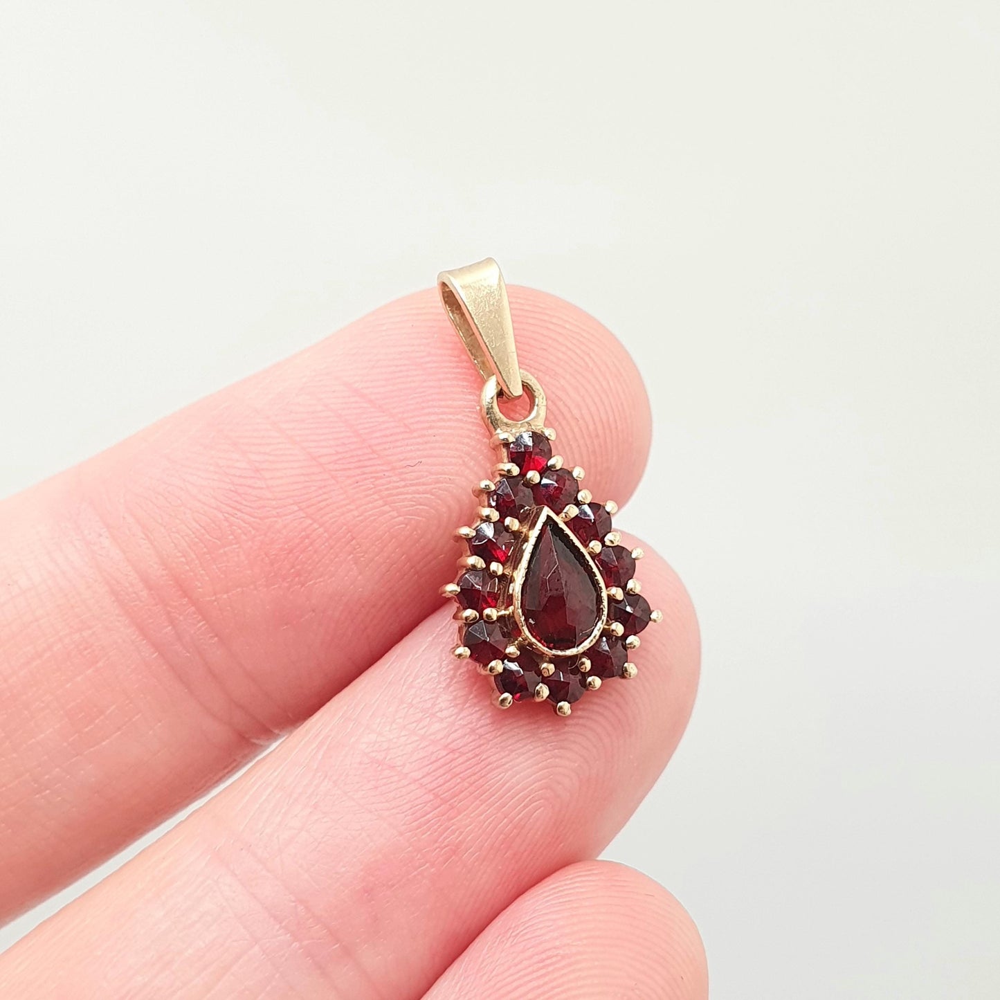 Vintage 9ct 9k Gold Garnet Pendant Necklace Bohemian Style Genuine Red Gemstone Teardrop Pear Cluster Solid 375 Womens Jewellery Jewelry