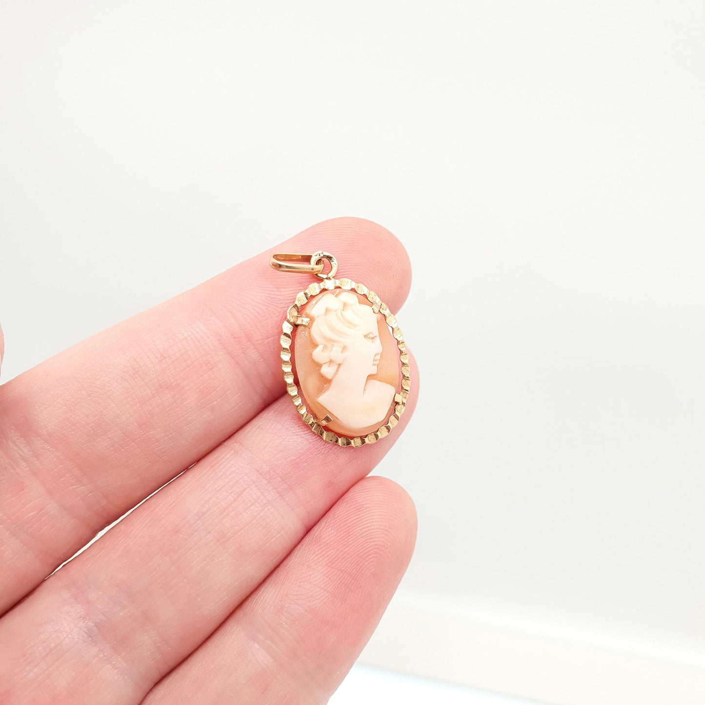 Vintage 18k 18ct Gold Cameo Pendant Necklace Solid 750 18kt French Genuine Shell Fine Carved European Handmade Jewelry Womens Jewellery