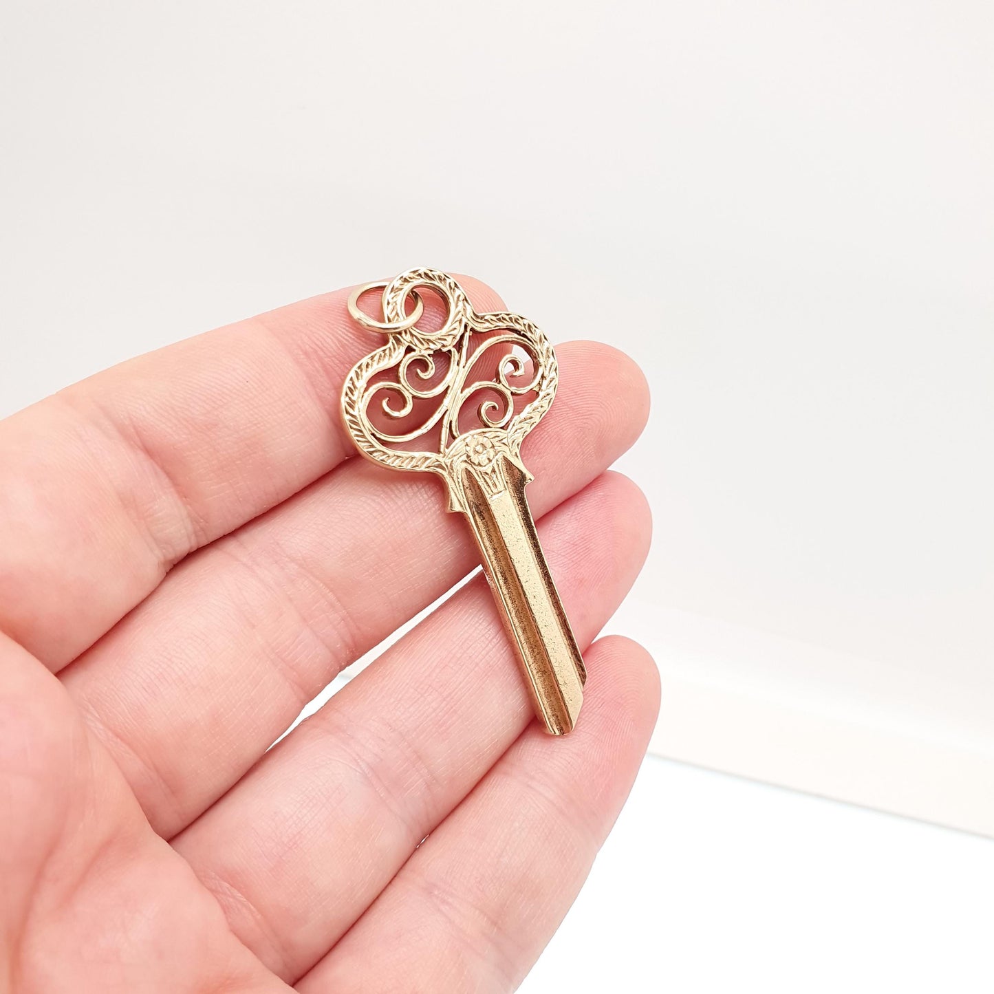 Vintage 9ct 9kt Gold Key Pendant Necklace Large Big 1965 Hallmark Retro Solid 9k Skeleton Door Yale Style Mens Womens Jewelry Jewellery